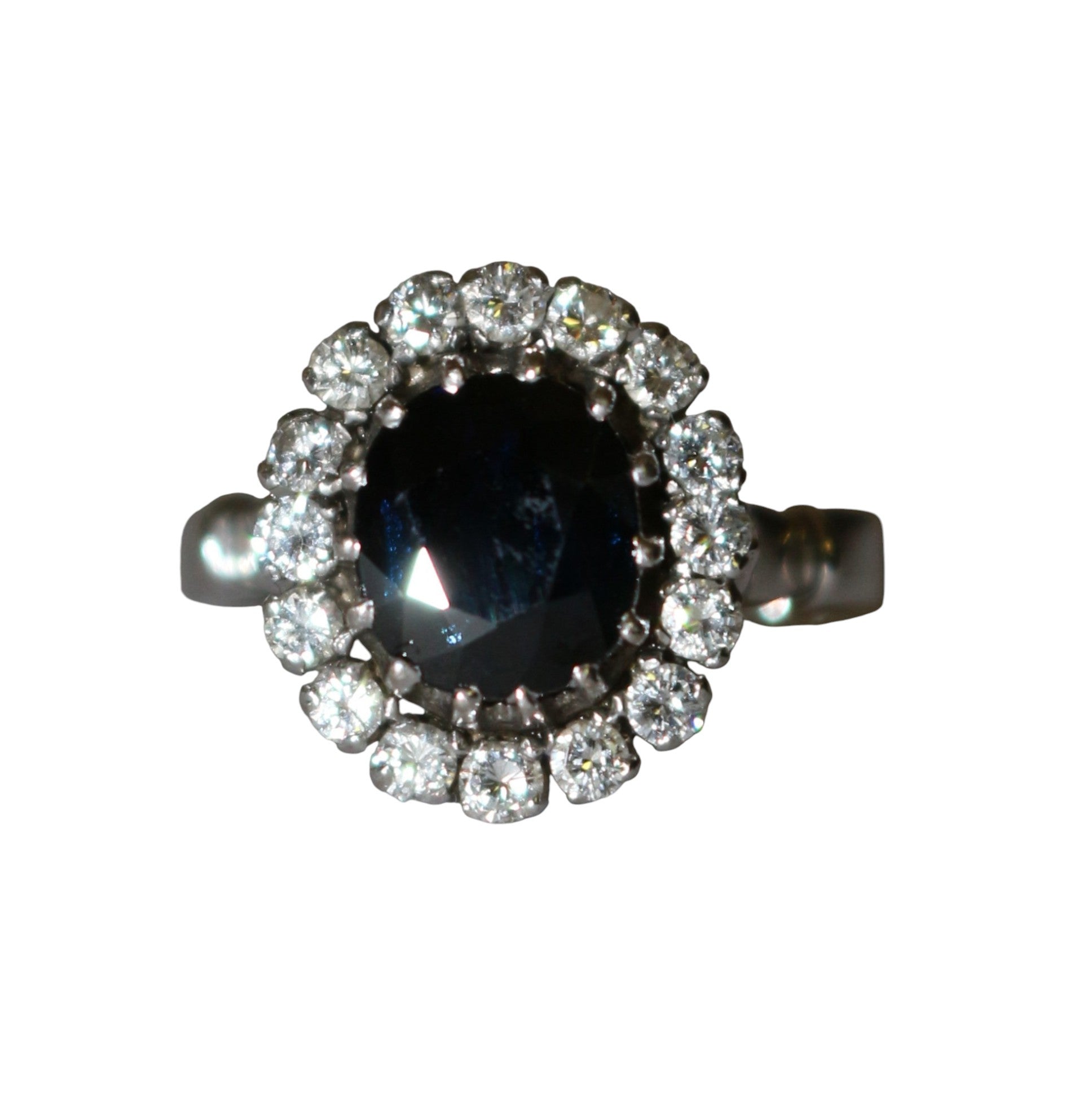 Bague Marguerite en or blanc, saphir, et diamants