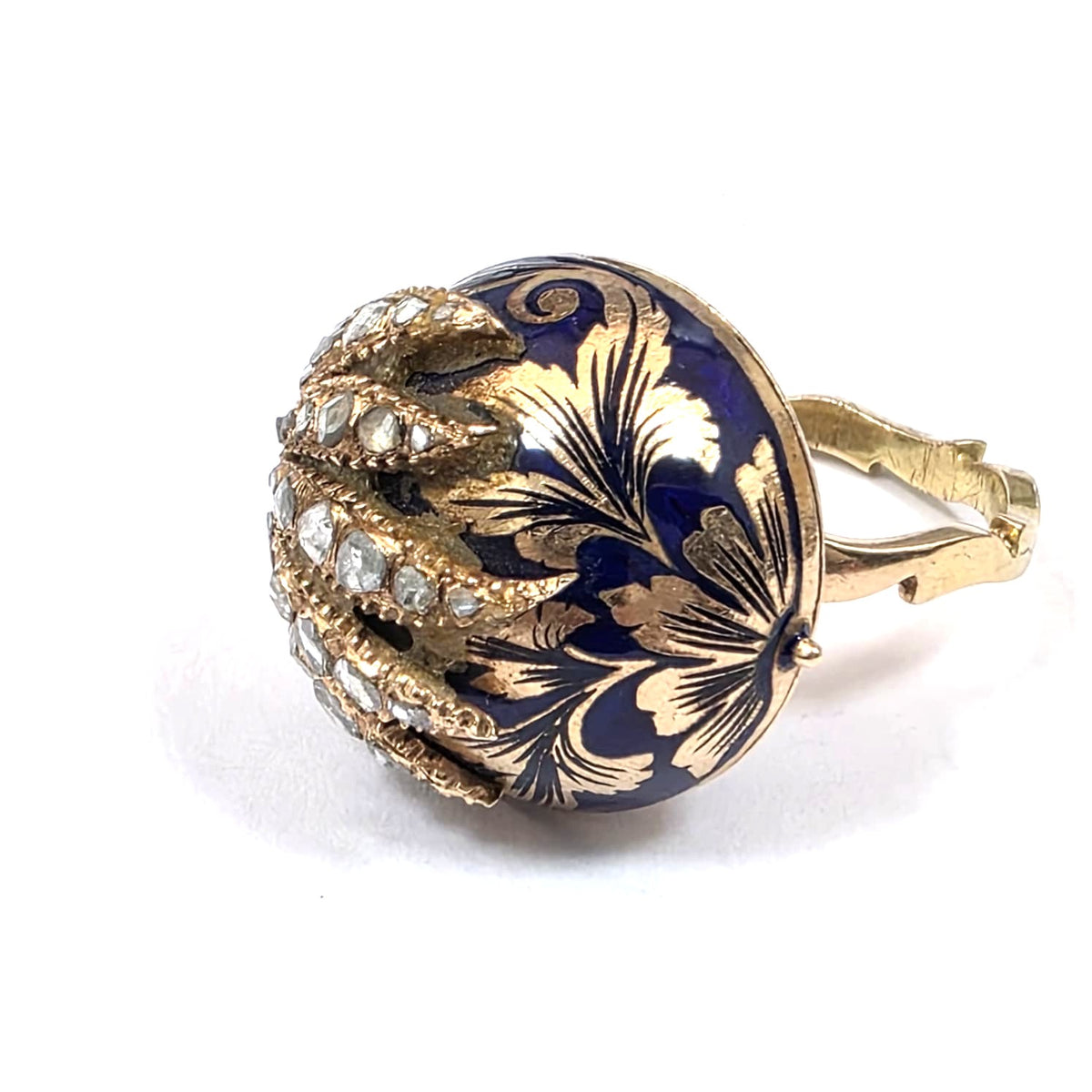 Bague Dôme en or jaune, émeraude et diamants