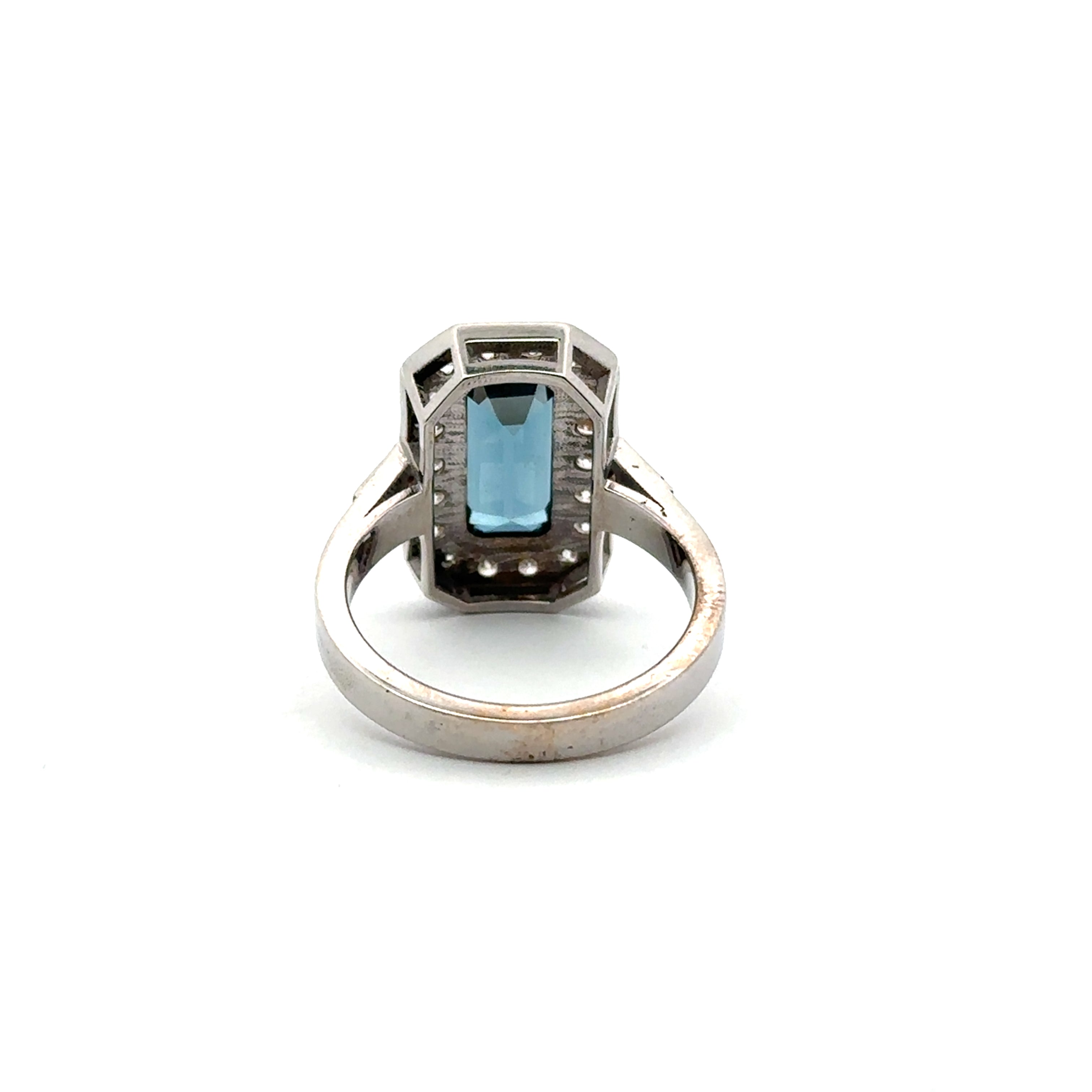 Bague Entourage en or blanc, topaze et diamants