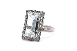 Bague Solitaire en or blanc et aigue-marine