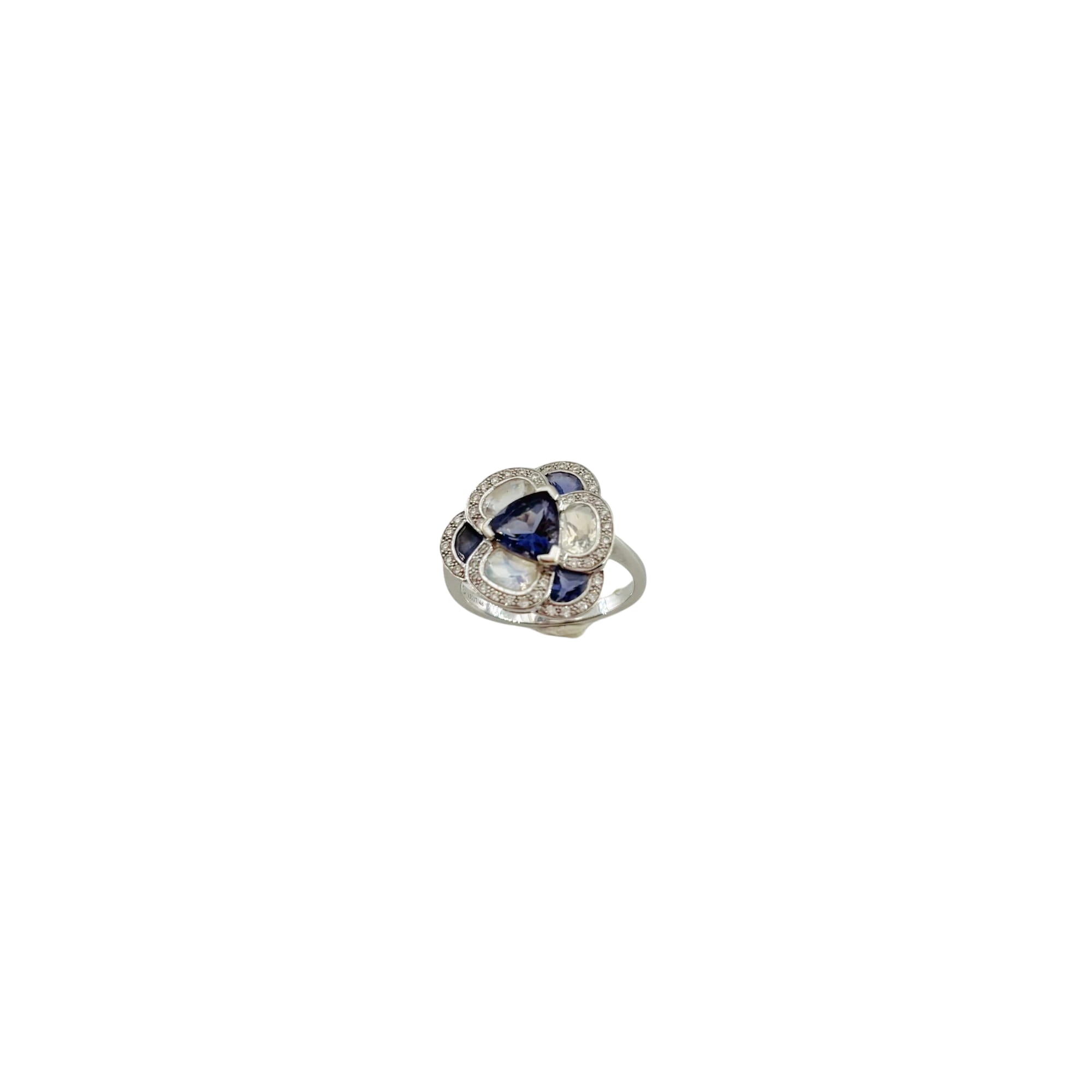 Bague Entourage ISABELLE LANGLOIS "Flora Pensée" en or blanc, pierres de lune, iolites et diamants