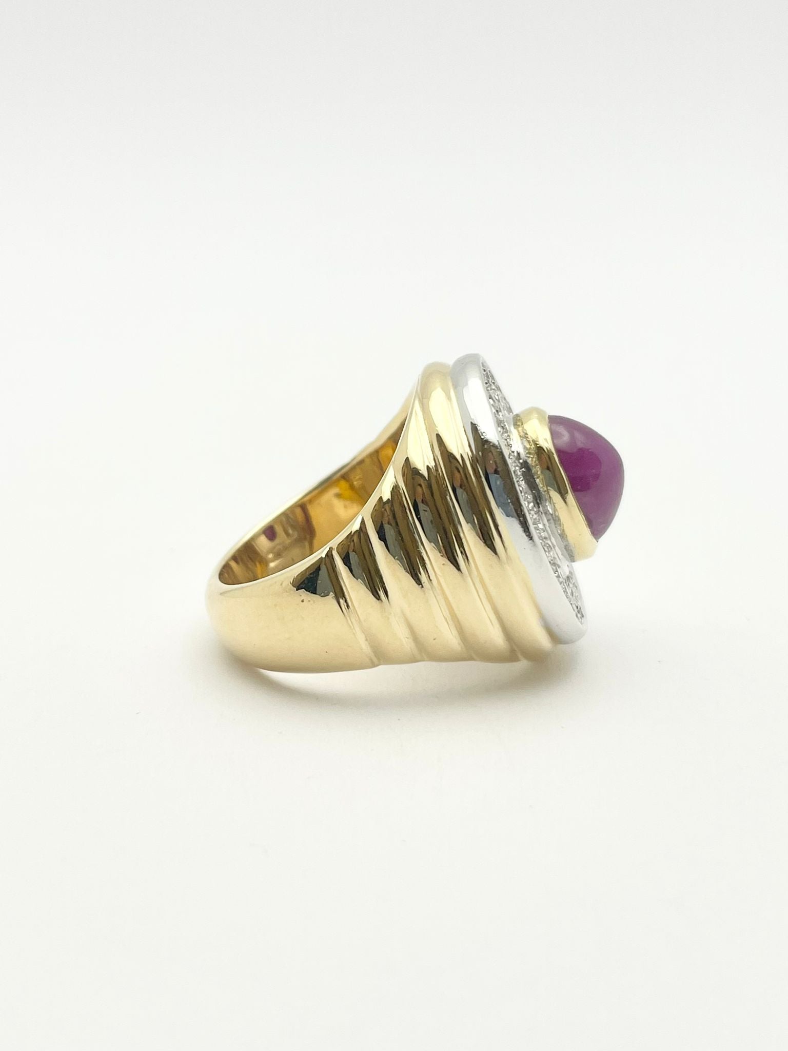 Bague Cocktail en or blanc, or jaune, rubis et diamants