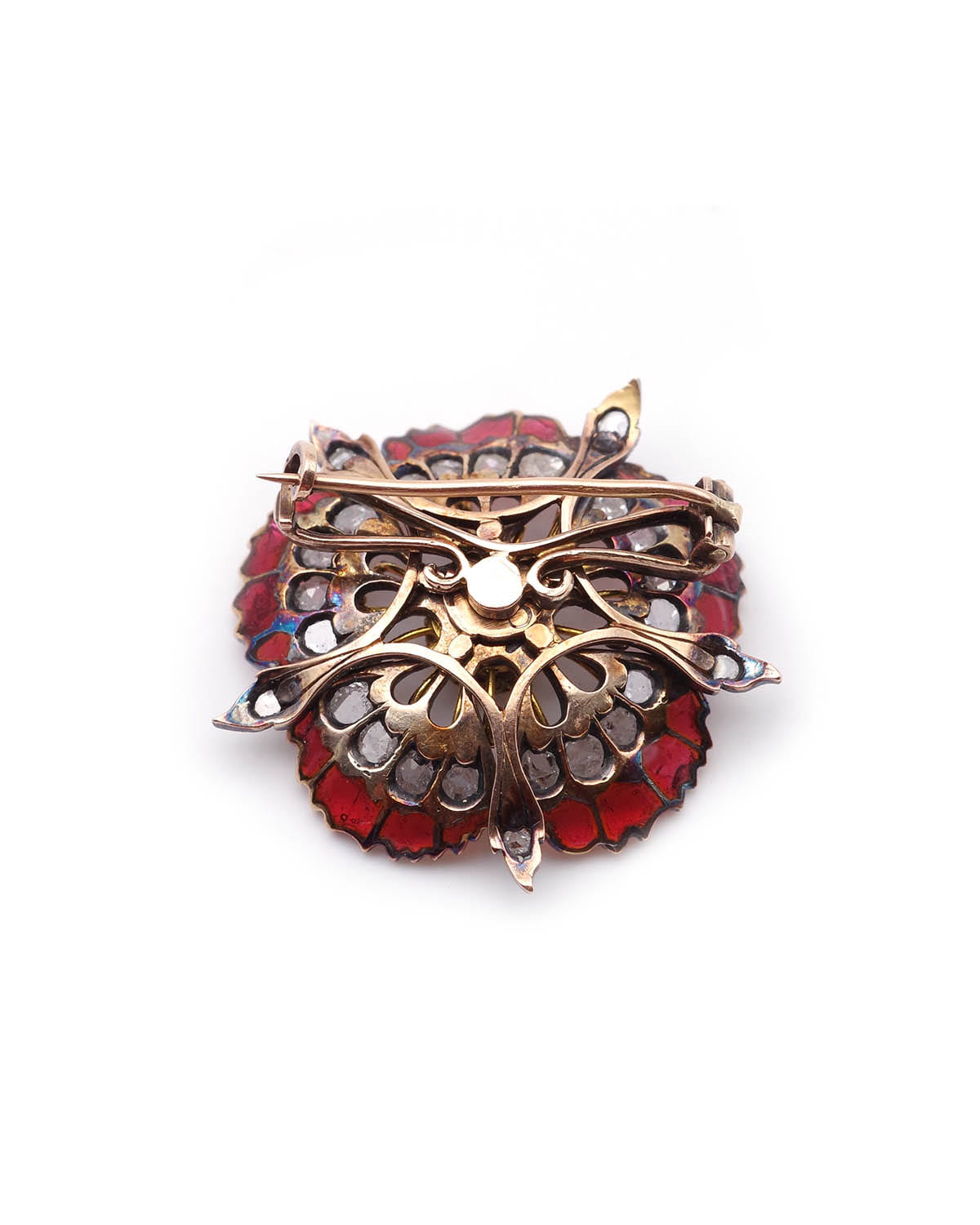 broche Épingle en or jaune, argent, émail et diamants.