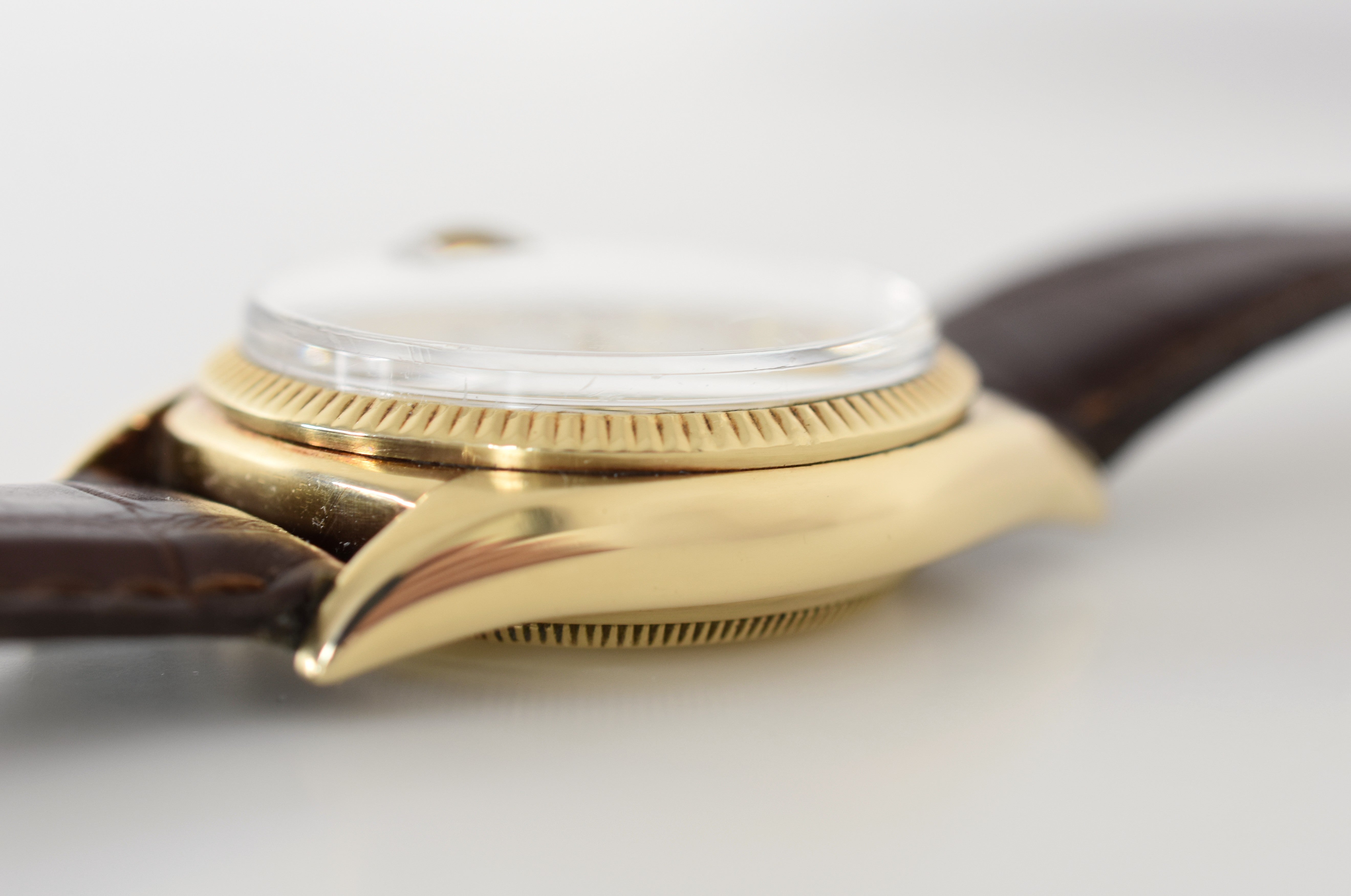Montre ROLEX "Oyster Perpetual Date Ovettone" en or jaune et cuir