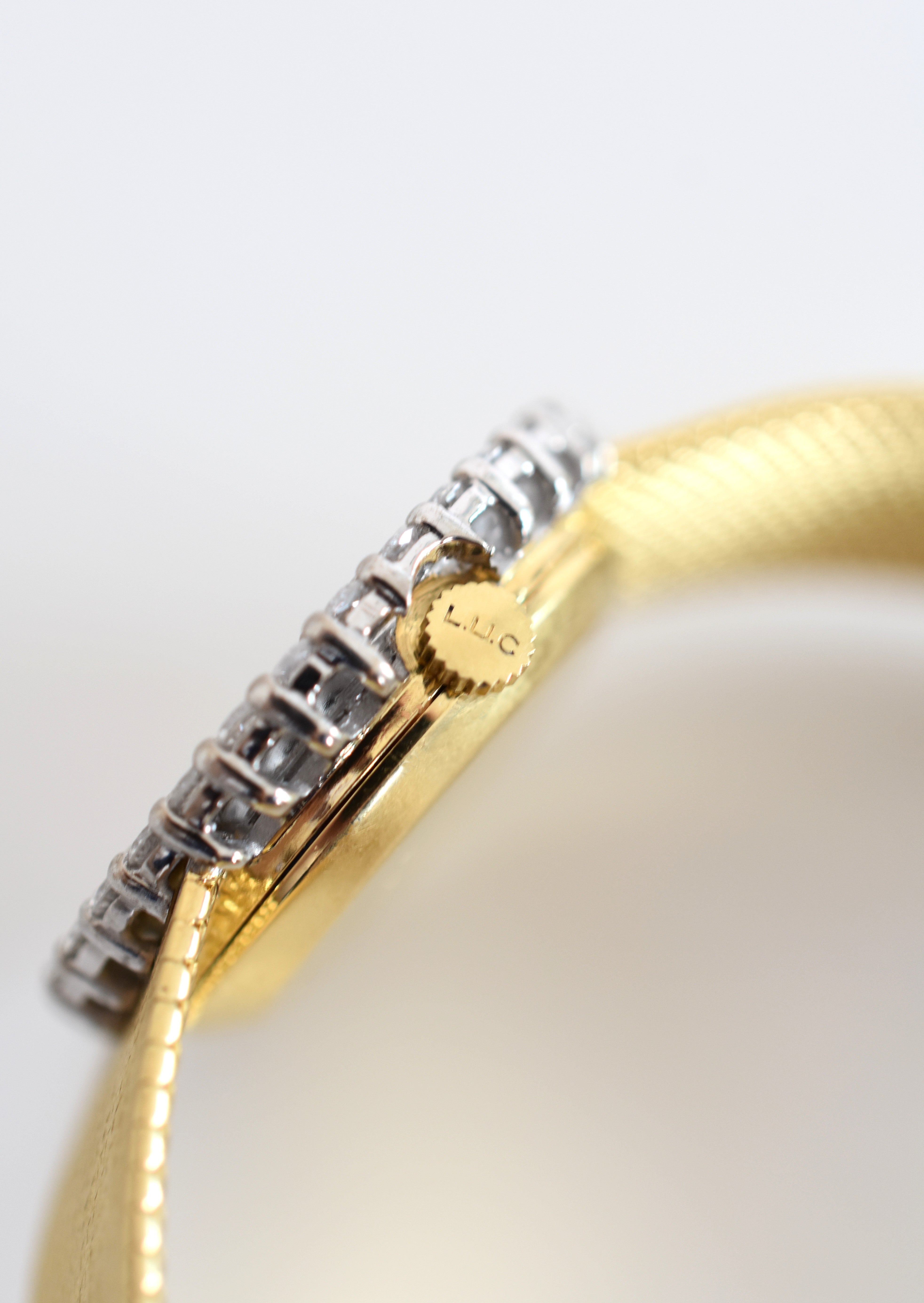 Montre CHOPARD, Réf. 810, or jaune 18 carats et diamants, bracelet intégré or massif, vers 1980.