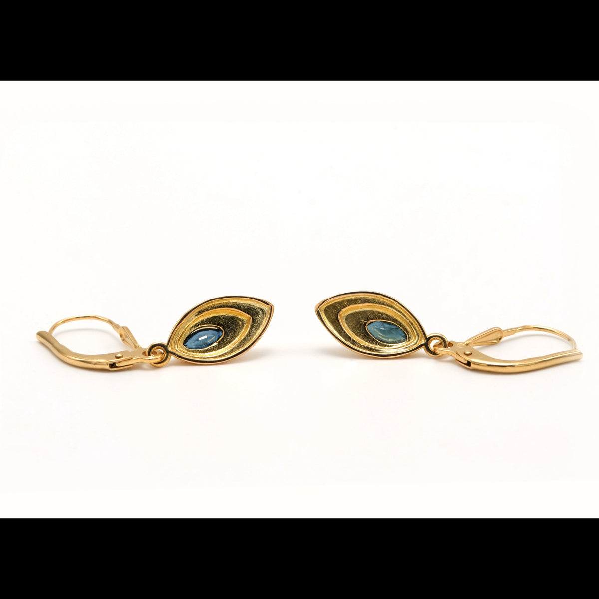 Boucles d'oreilles Pendantes en or jaune et saphirs