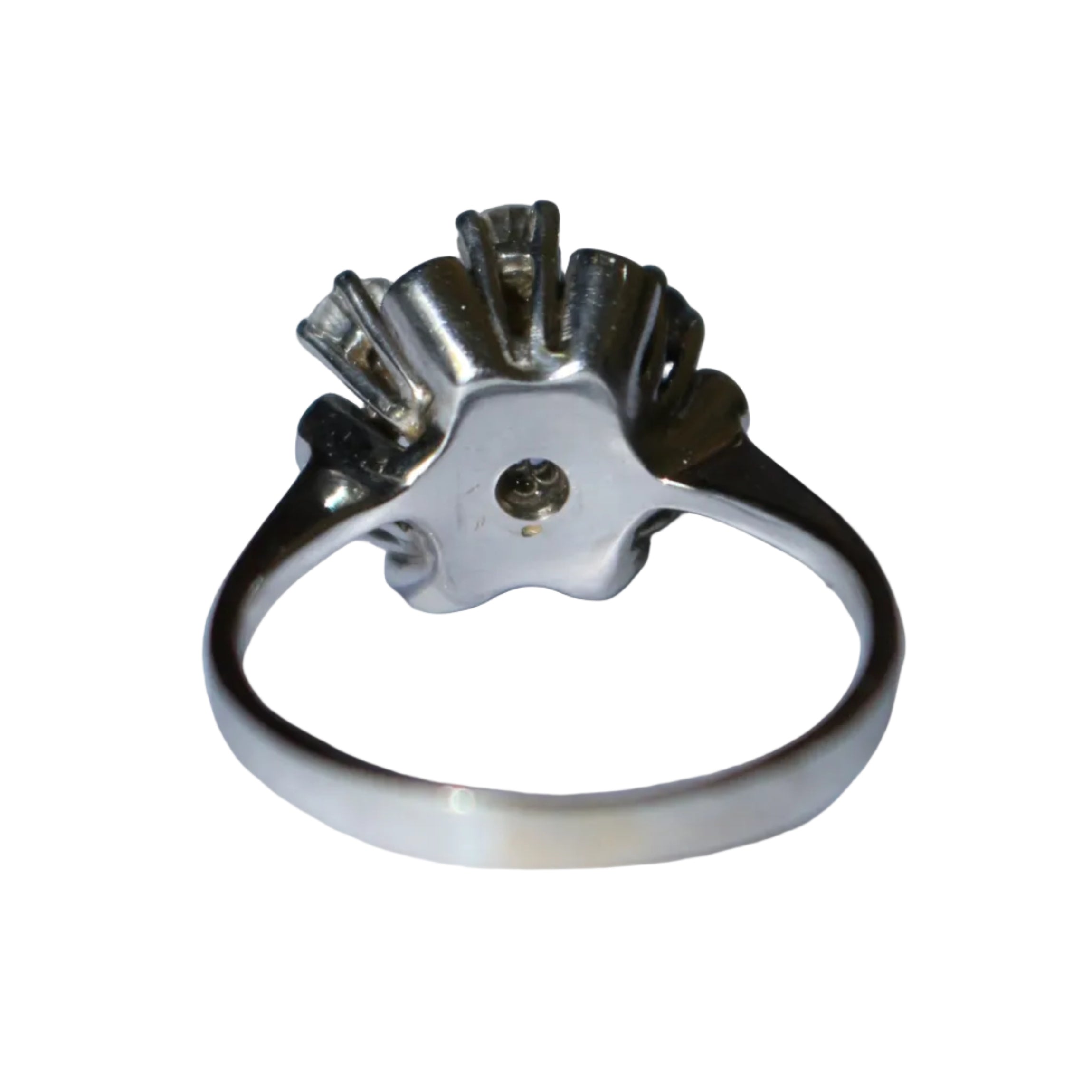 Bague Marguerite en or blanc, saphir, et diamants