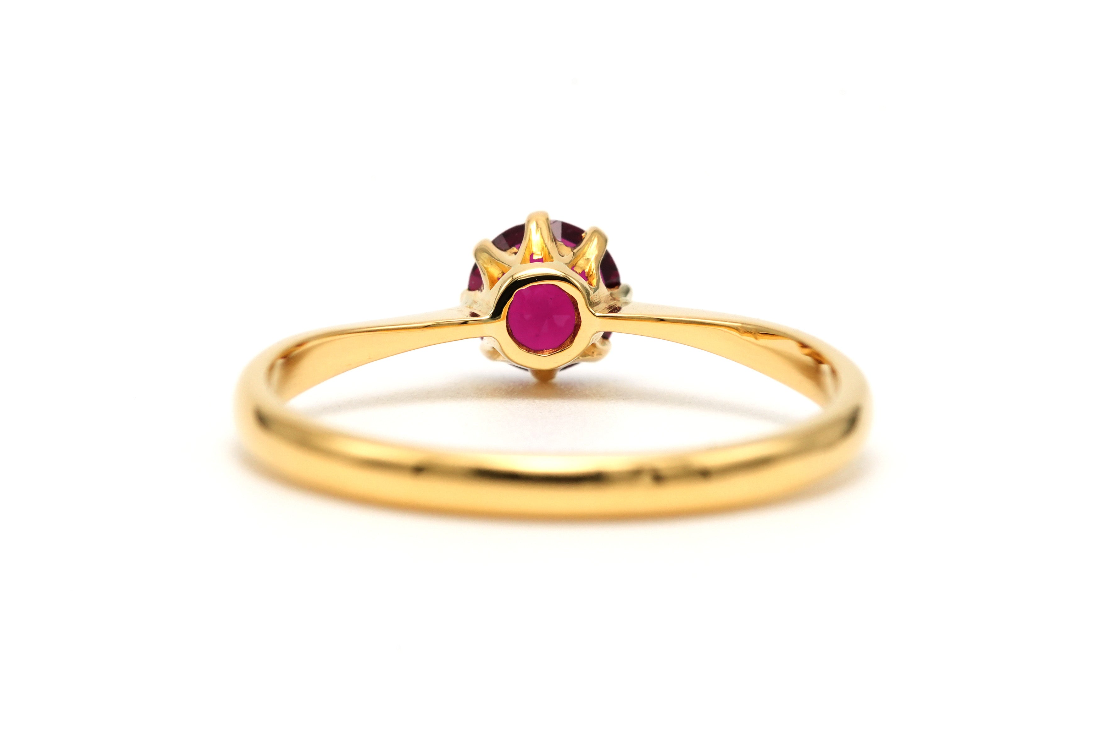 Bague Solitaire en or jaune et grenat