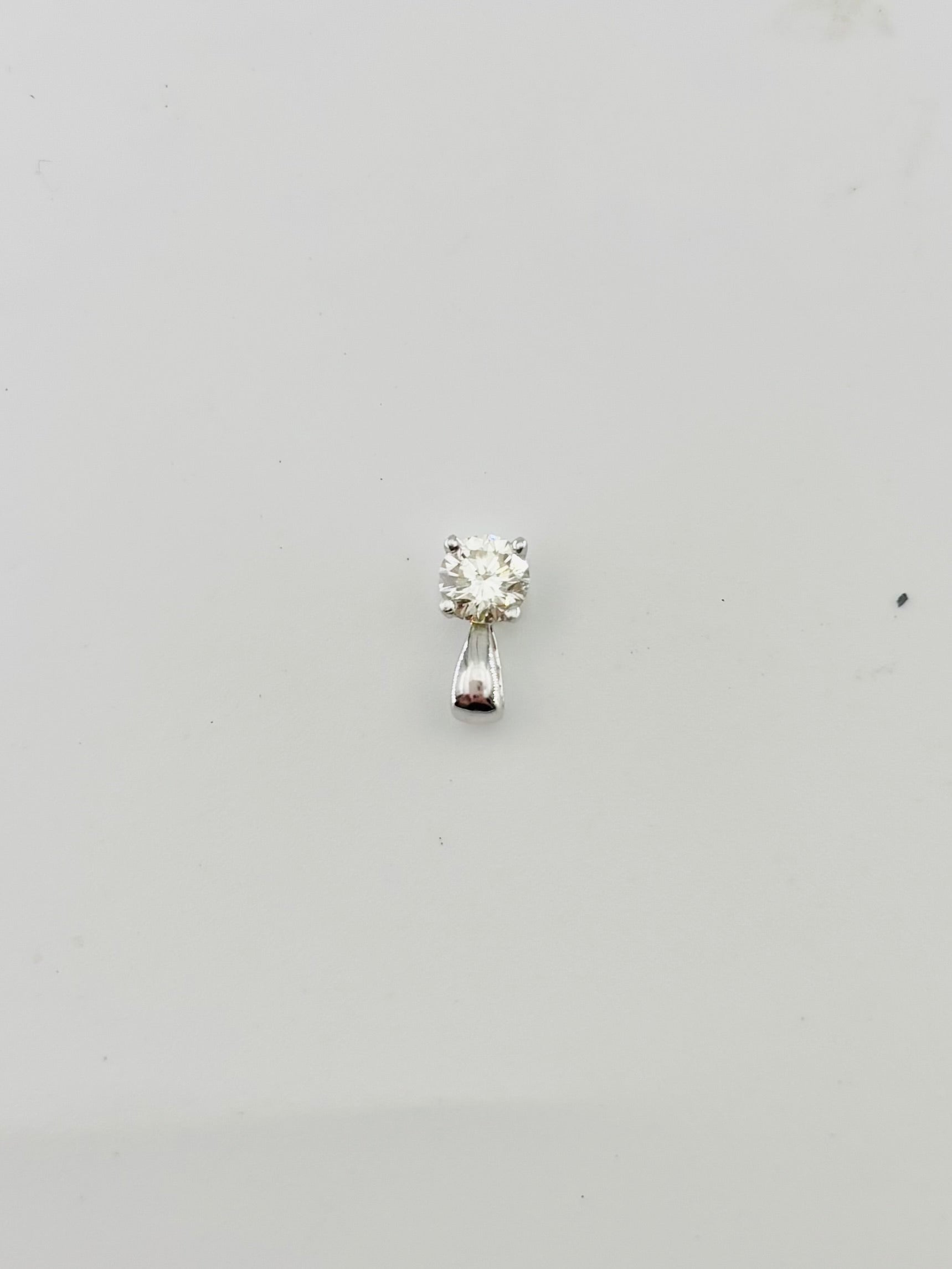 Pendentif en or blanc et diamant