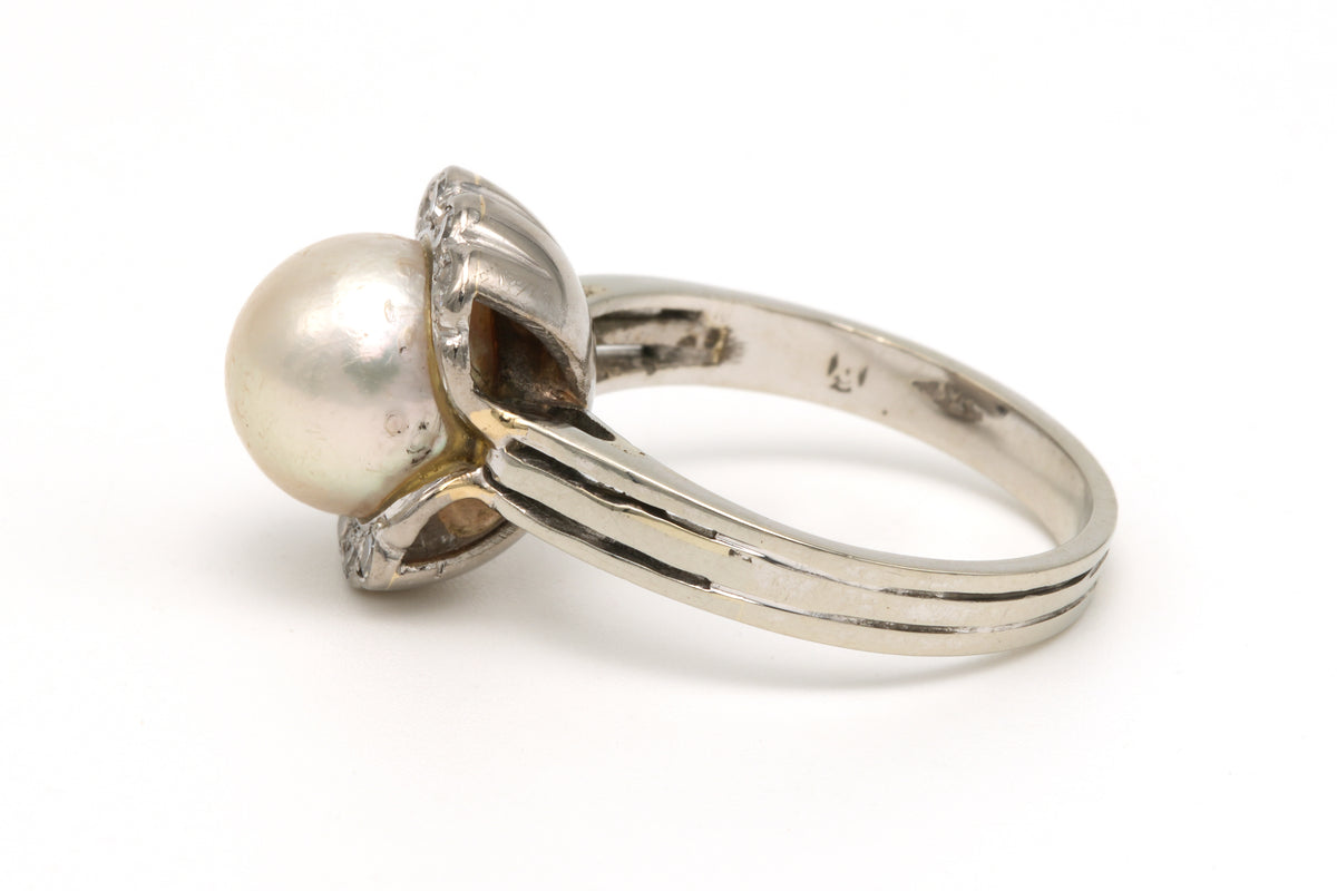 Bague Entourage en or blanc, perle et diamants