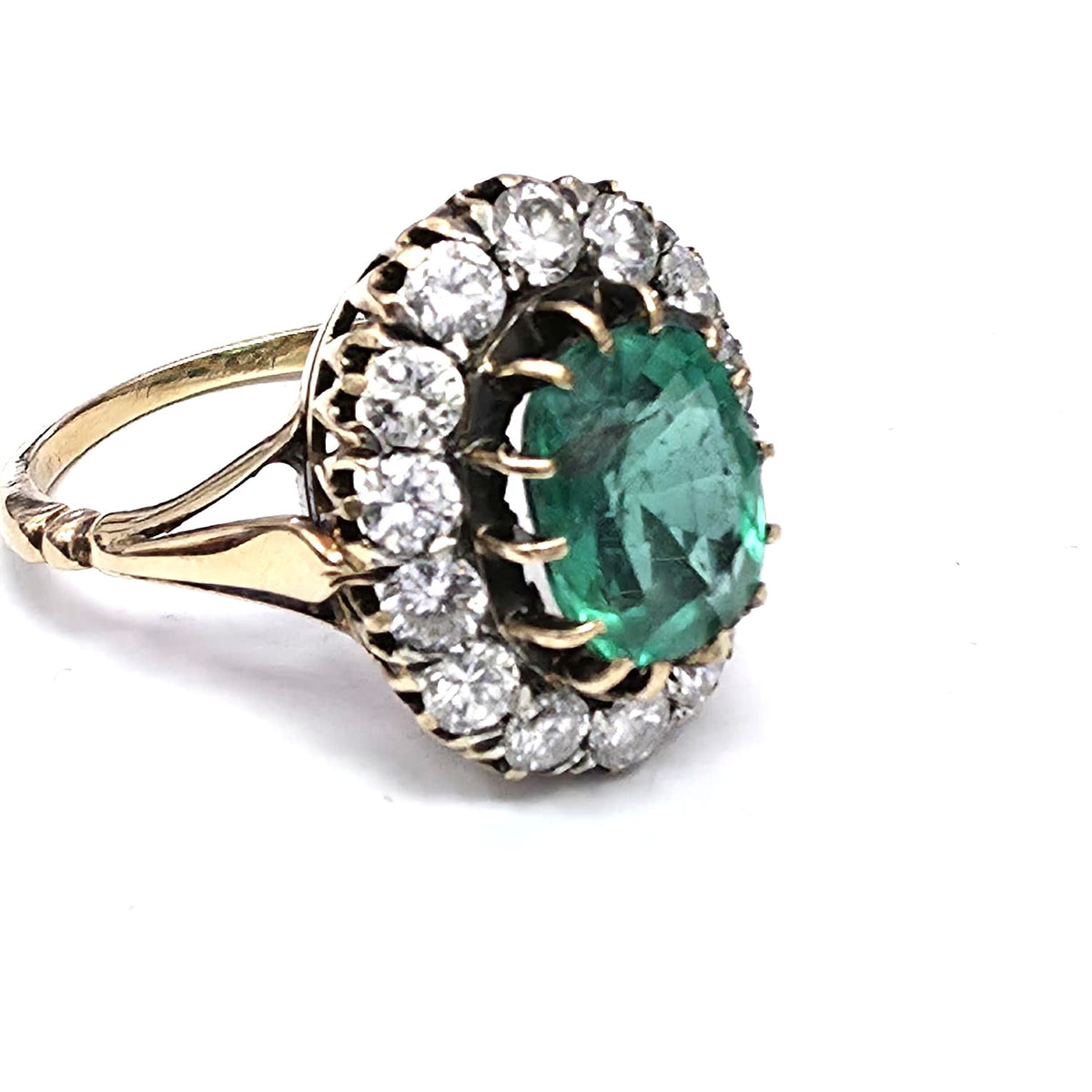 Bague en or jaune, émeraude et diamants
