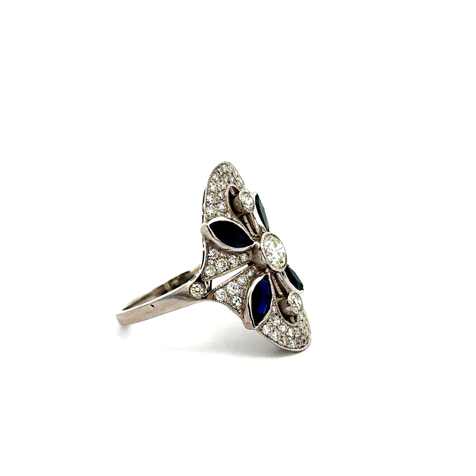 Bague Cocktail en or blanc, saphirs et diamants