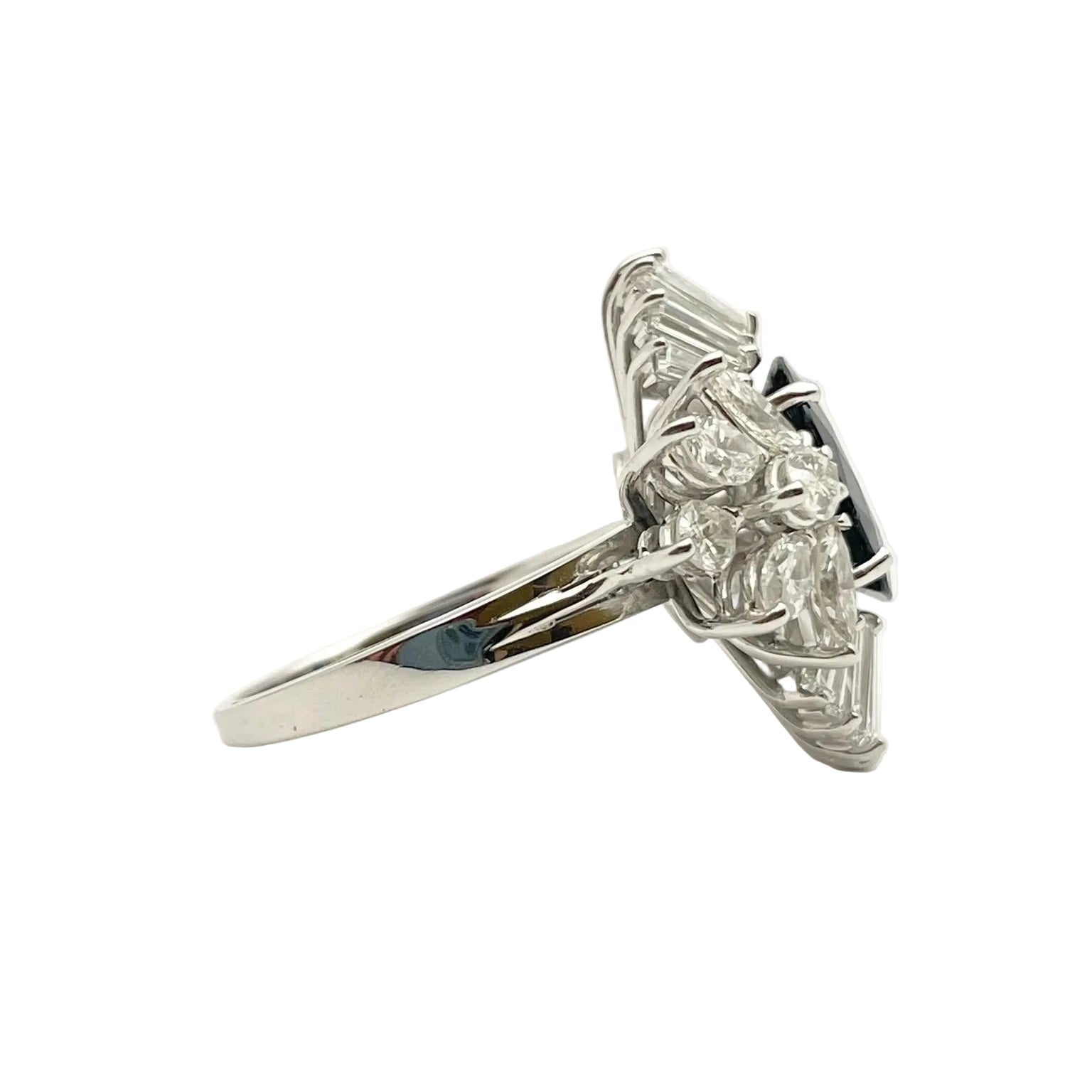 Bague en or blanc, saphir et diamants