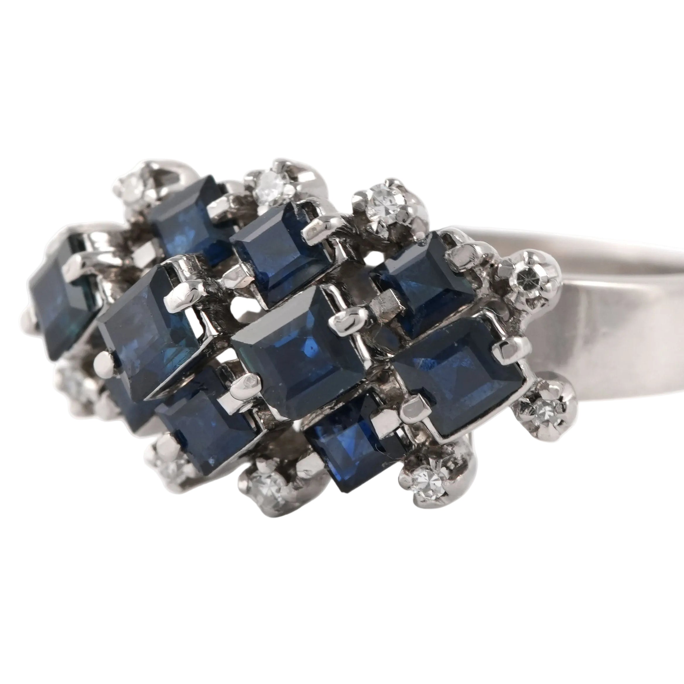 Bague en or blanc, saphirs et diamants