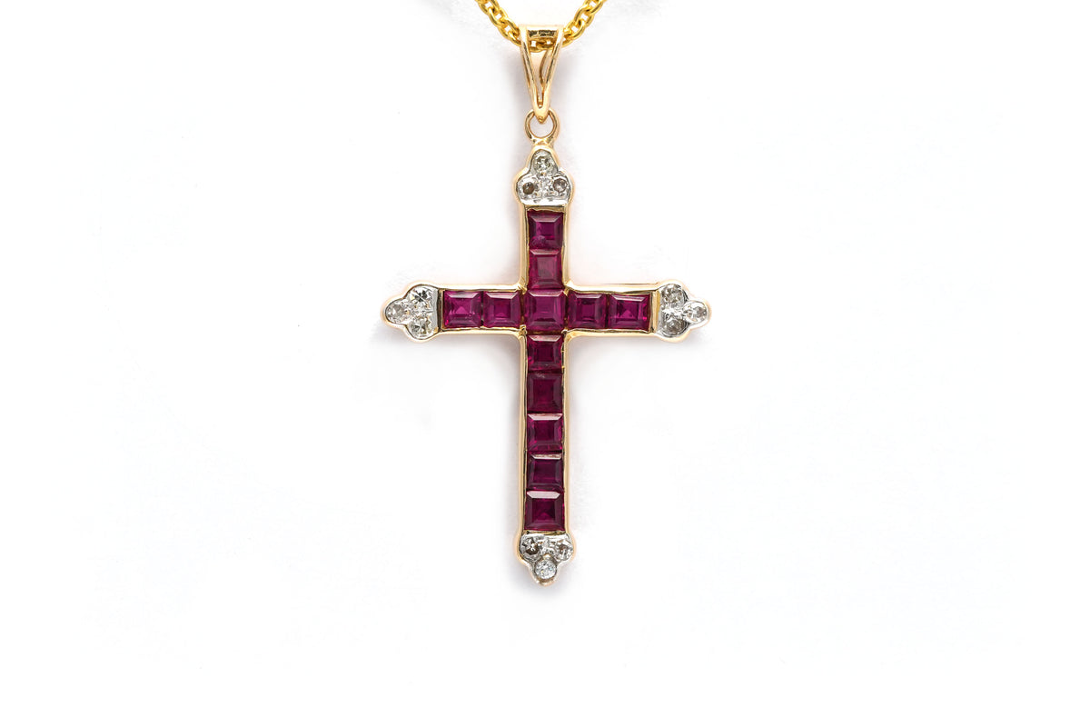 Pendentif en or jaune, rubis et diamants