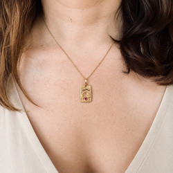 Médaille CHARLES PERROUD "Il bat pour toi" en or jaune, émail et rubis