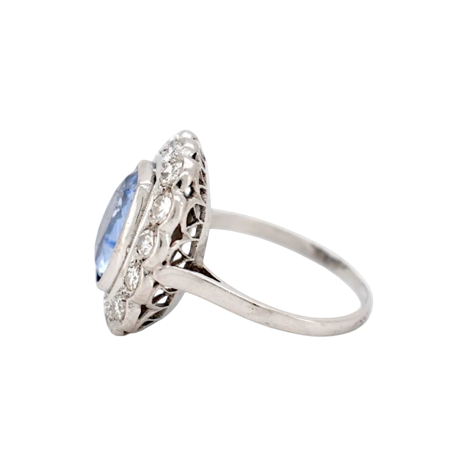 Bague Pompadour en platine, saphir et diamants