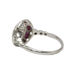 Bague Entourage en platine, rubis et diamants