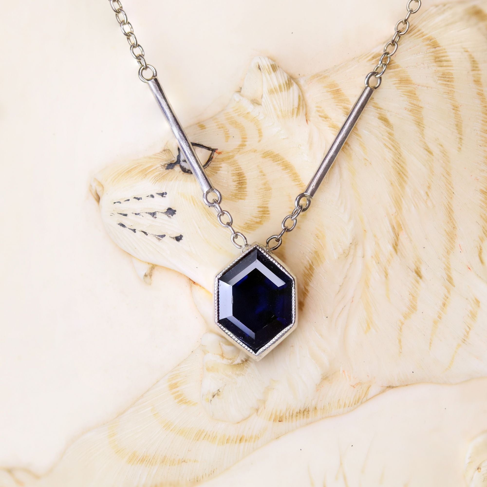 Collier Pendentif en or blanc et saphir