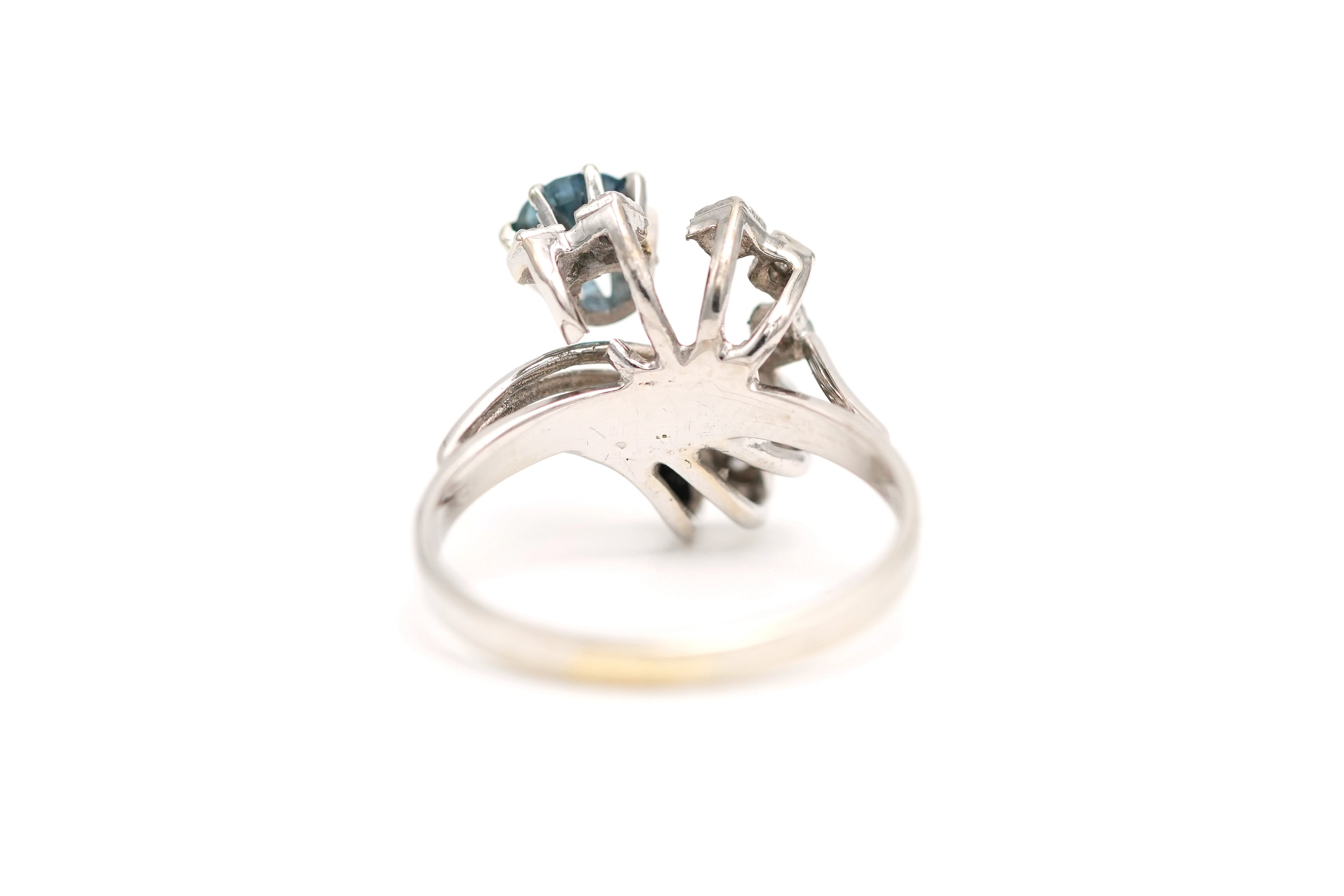Bague Cocktail en or blanc, saphir et diamants