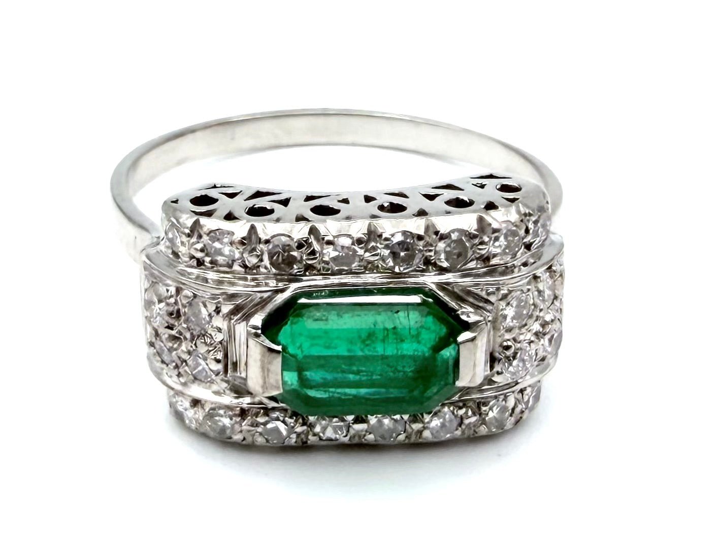 Bague Art-Déco en or, platine, émeraude et diamants