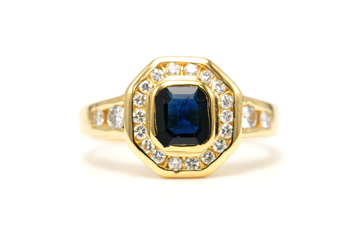 Bague Entourage en or jaune, saphir et diamants