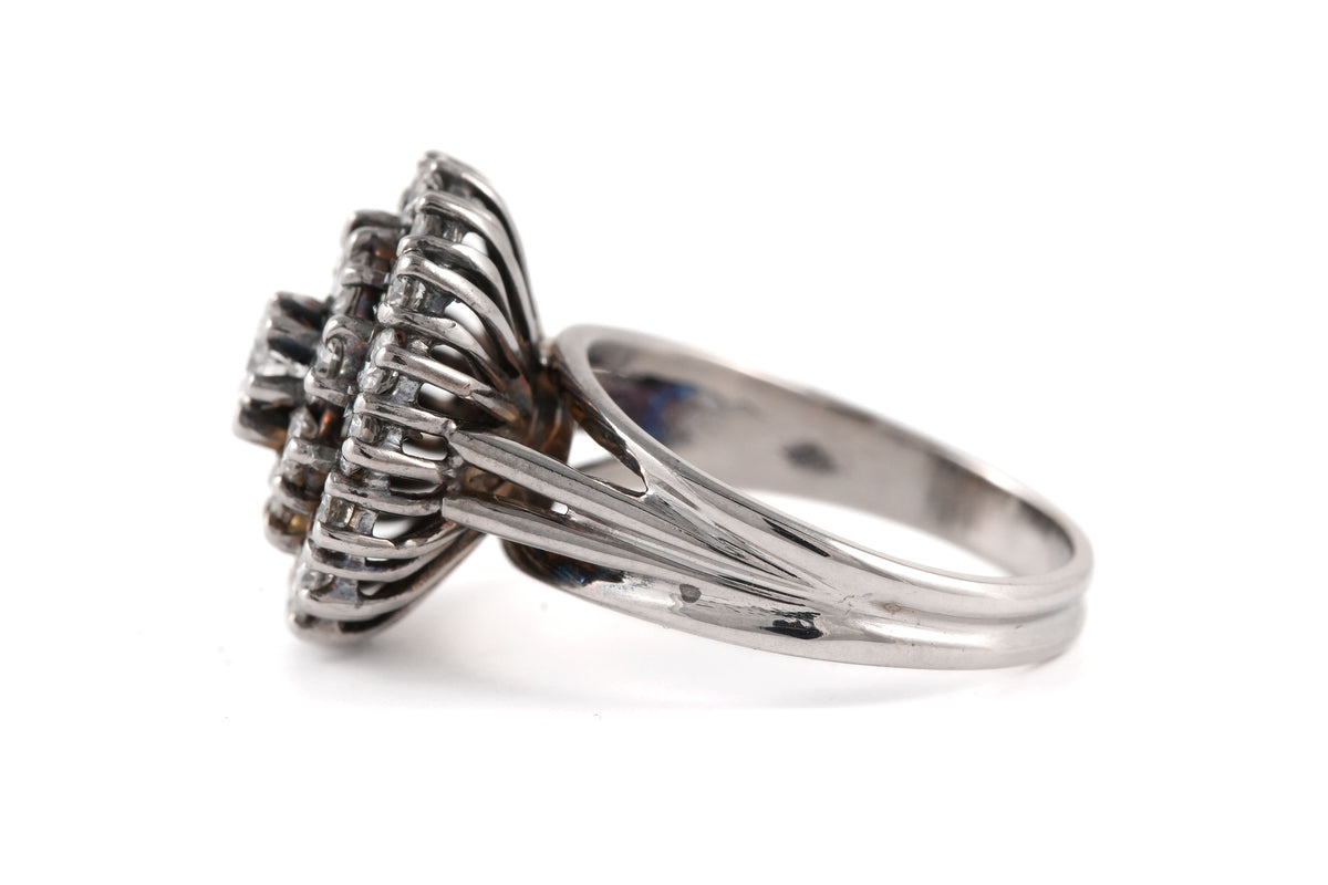 Bague Entourage en or blanc et diamants