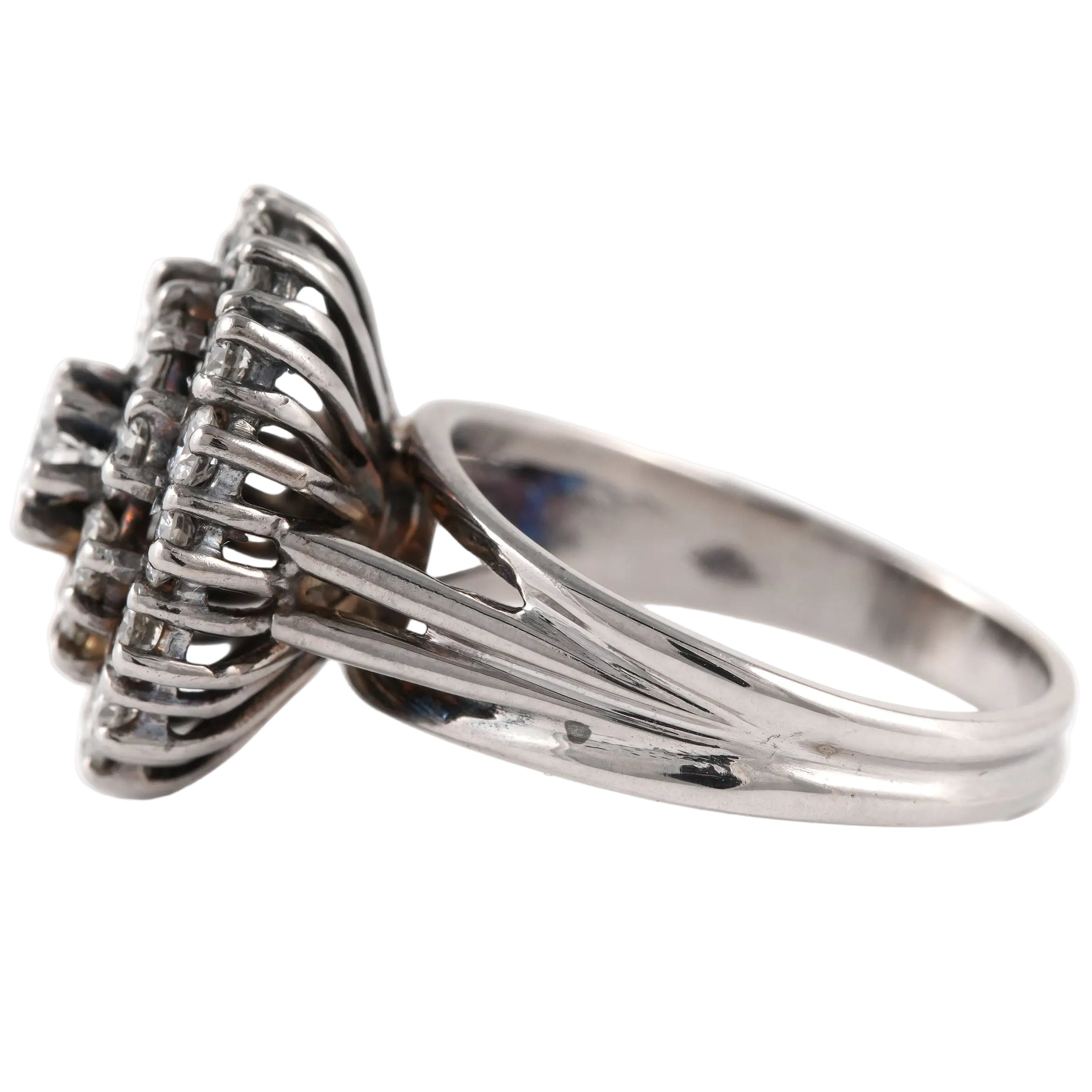 Bague Entourage en or blanc et diamants