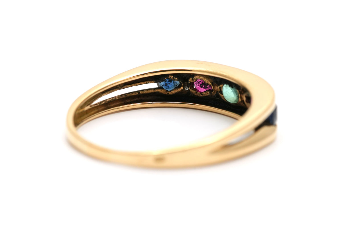 Bague en or jaune, émeraude, rubis, saphirs et diamants