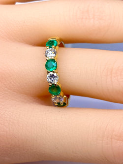 Bague Alliance en or jaune, émeraudes et diamants