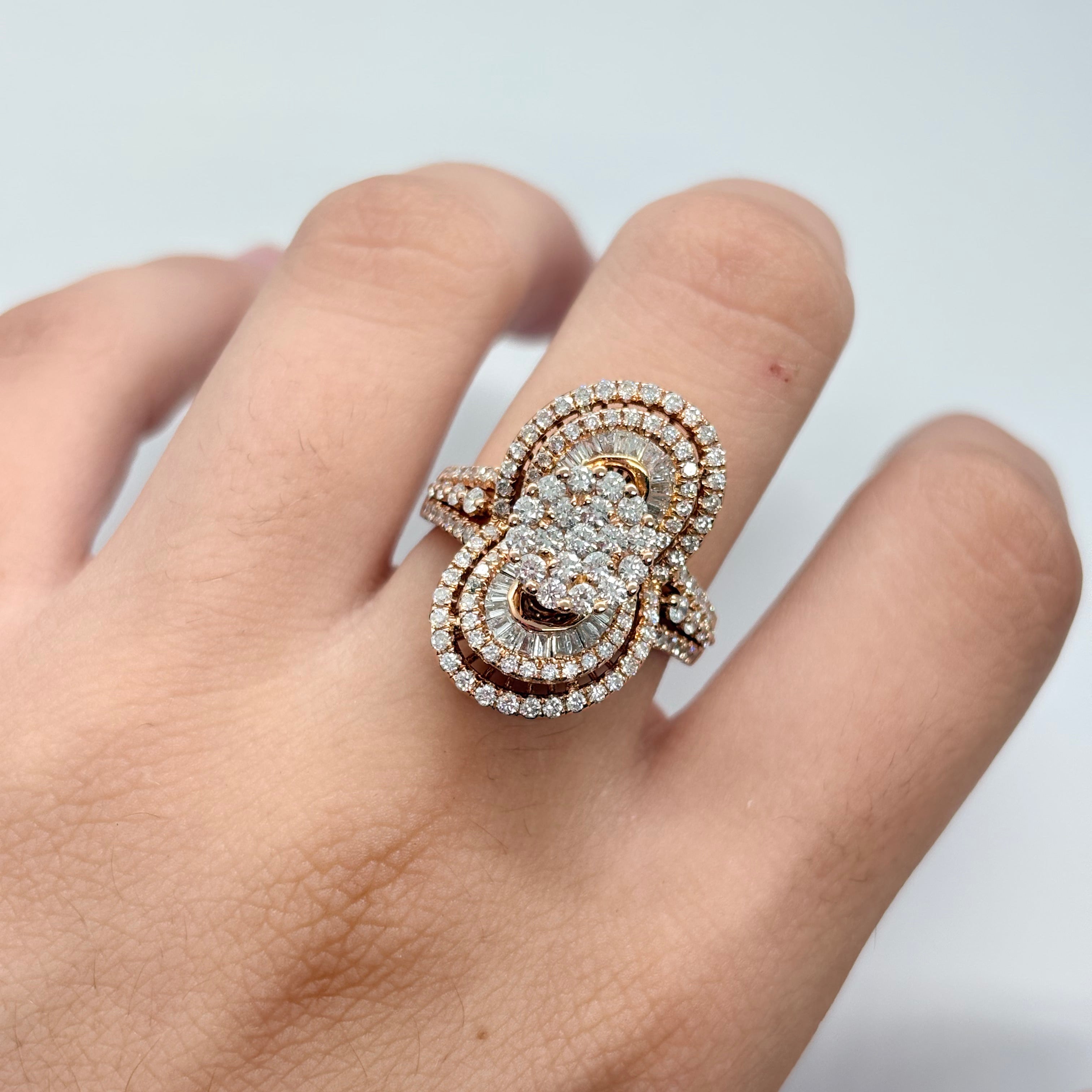 Bague Pavée en or rose et diamants