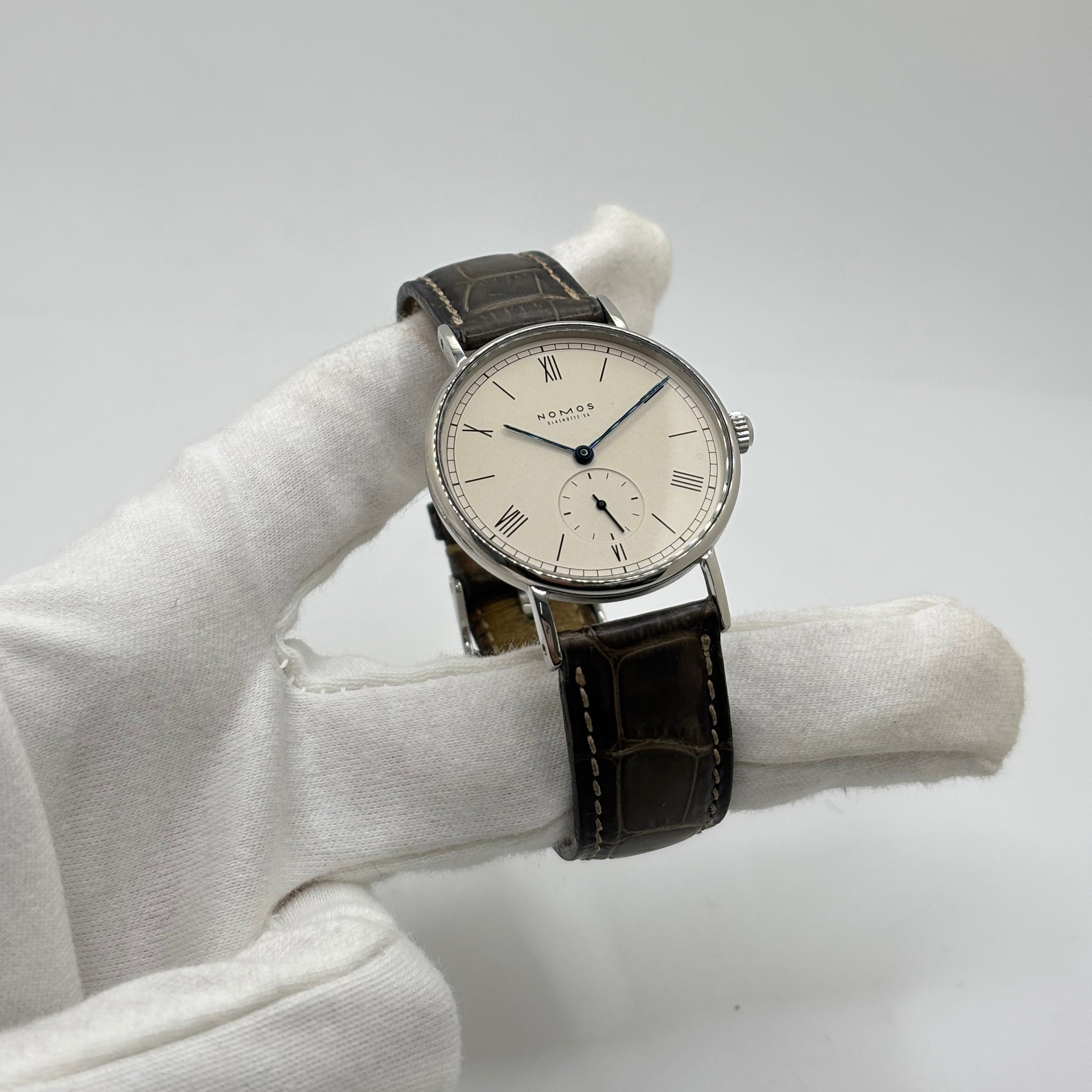Montre NOMOS en acier et cuir