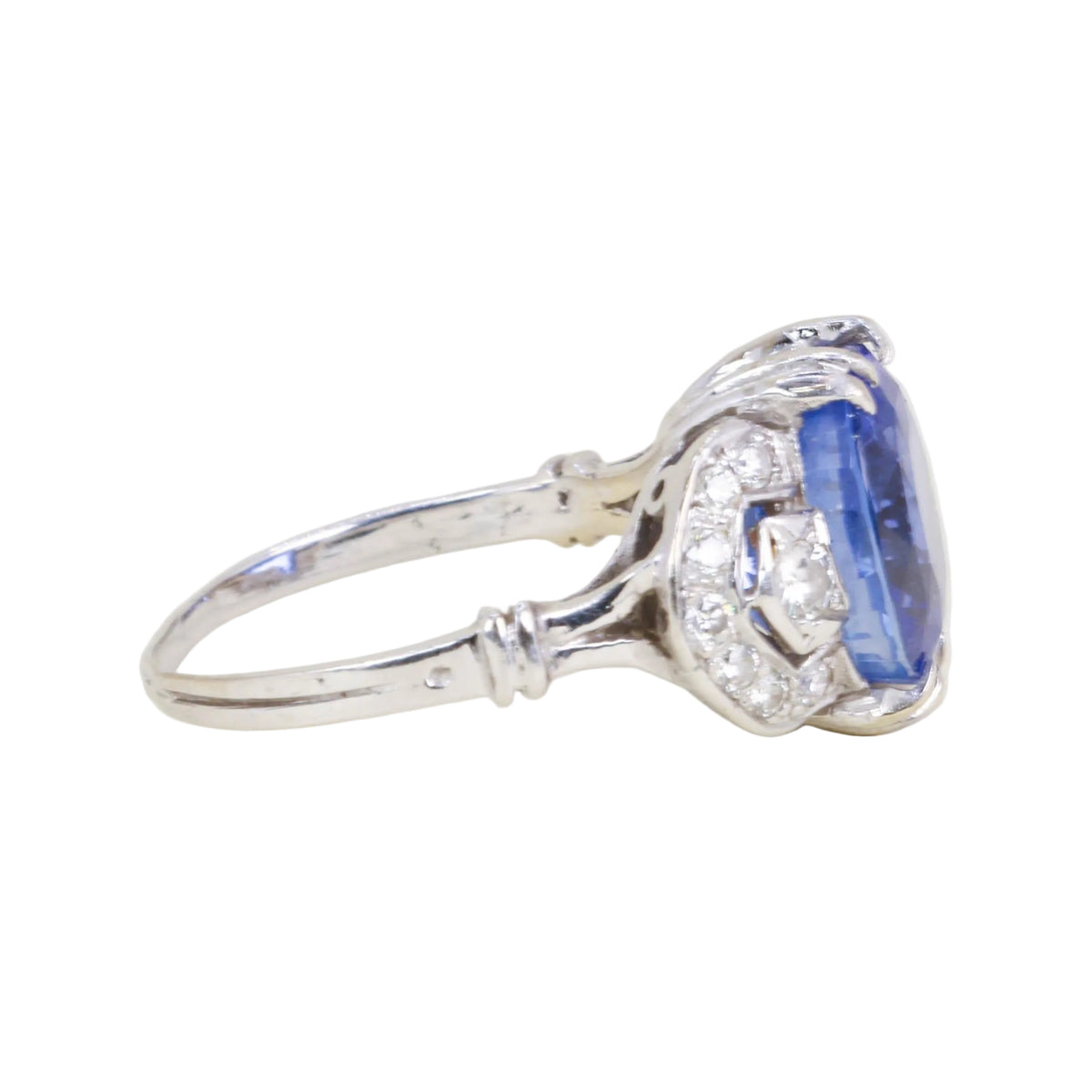 Bague en platine, saphir et diamants