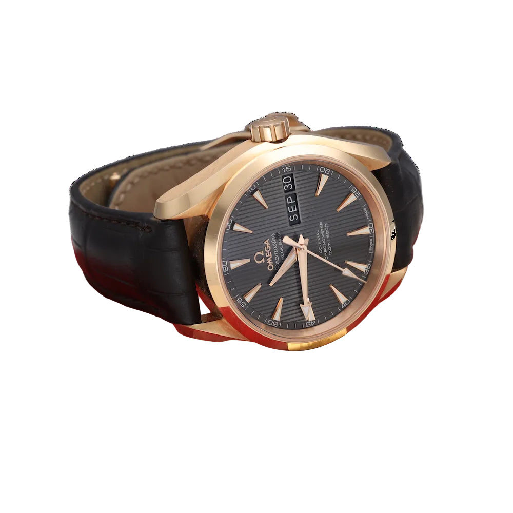 Montre OMEGA en or rose et cuir