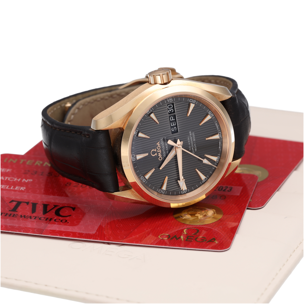 Montre OMEGA en or rose et cuir