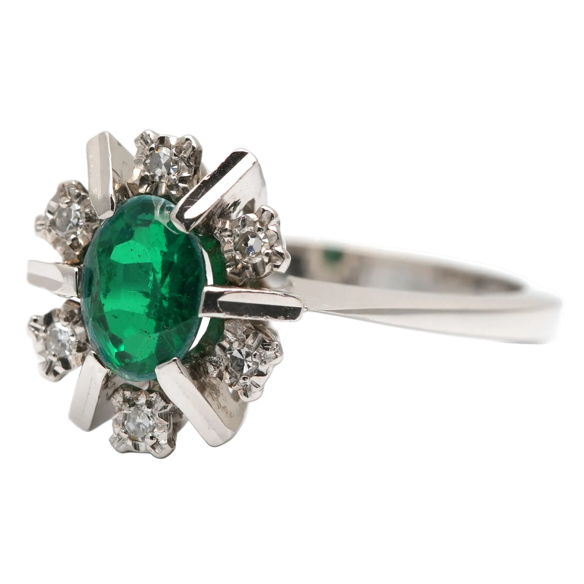 Bague Entourage en or blanc, émeraude et diamants