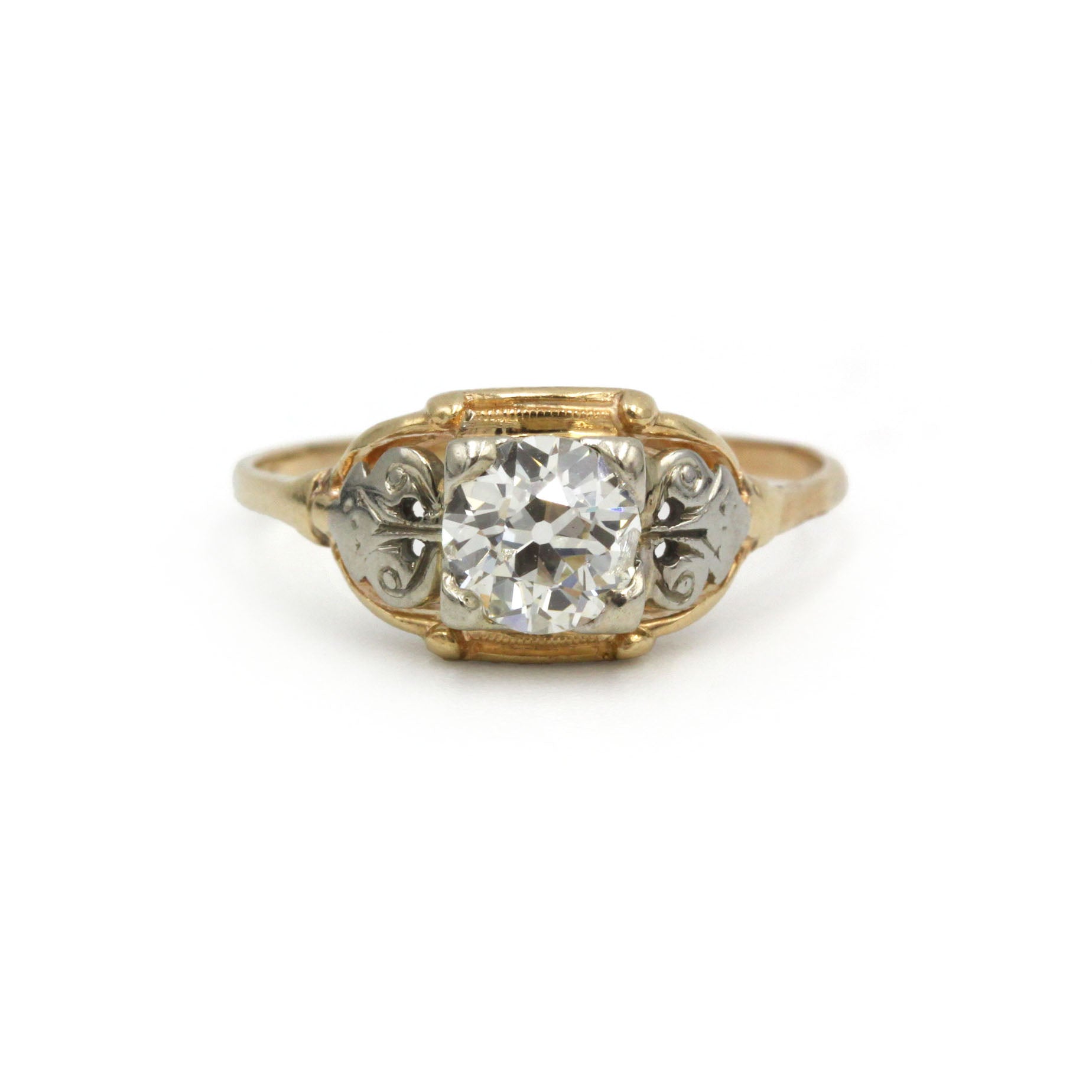 Bague solitaire en ors de couleurs et diamant