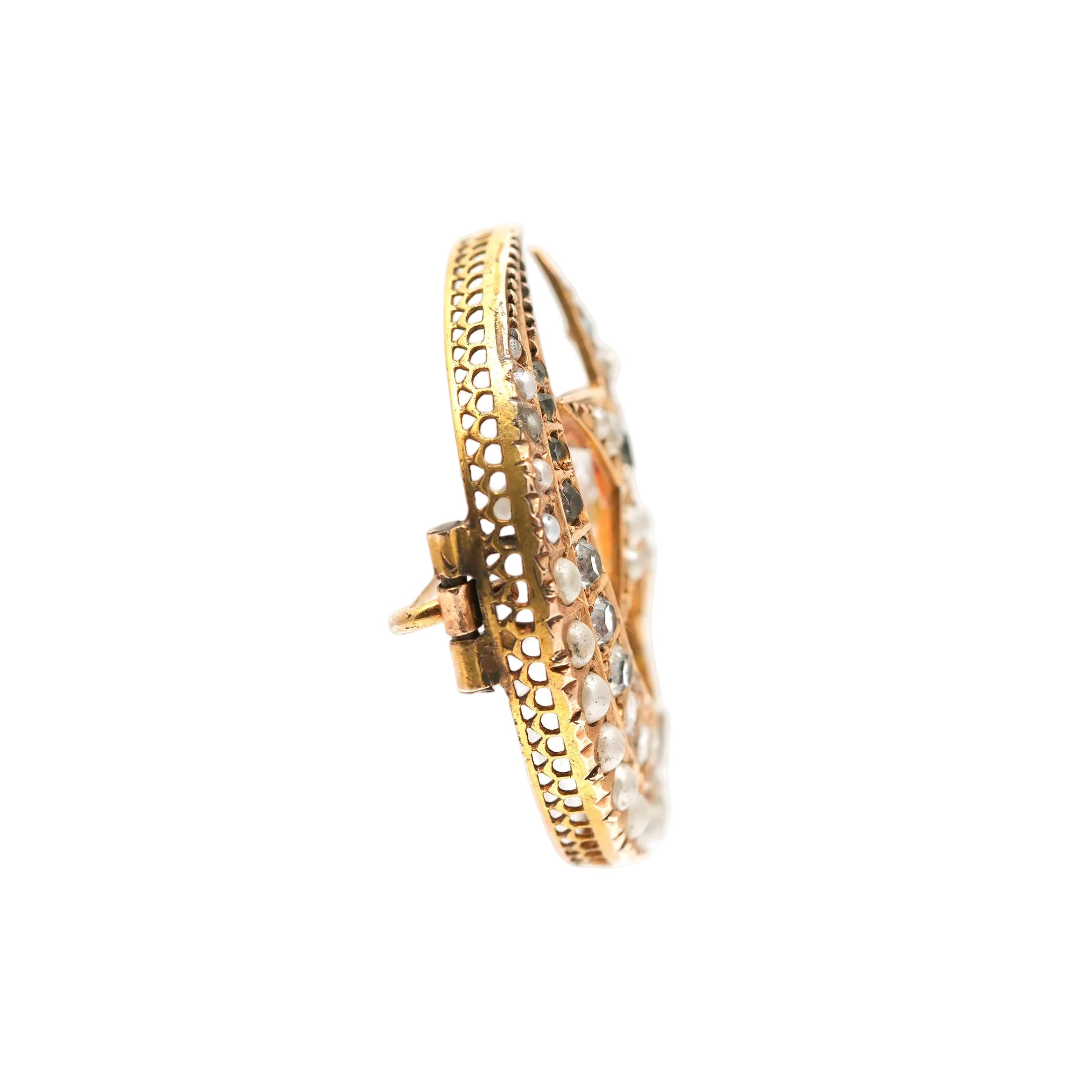 Broche Épingle en or jaune, perles et strass
