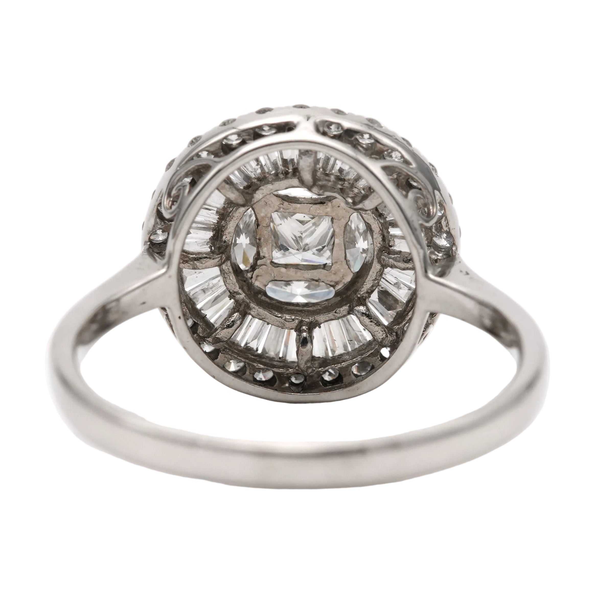 Bague Entourage en or blanc et diamants