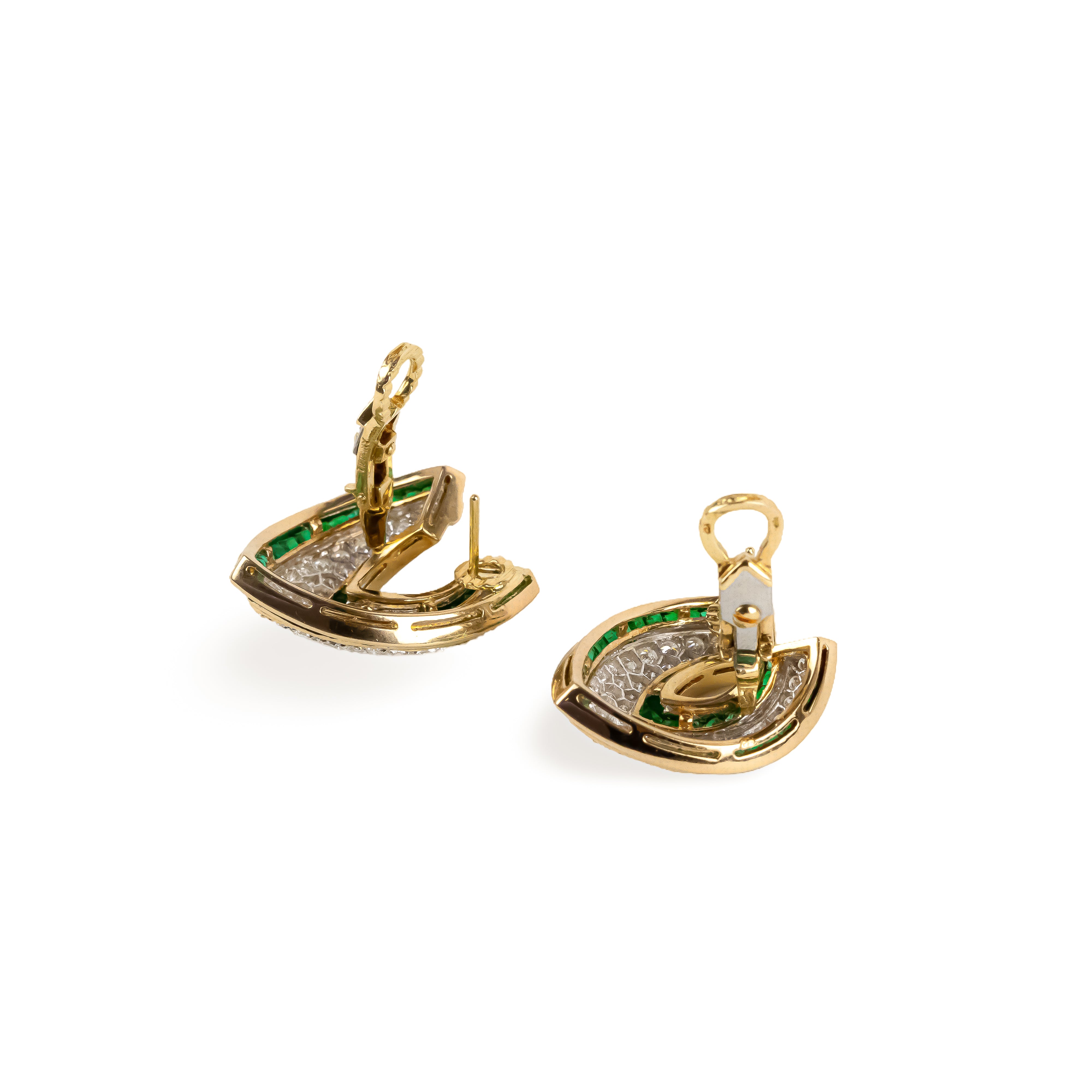 Boucles d'oreilles Clips TIFFANY & CO. en or jaune, émeraudes et diamants