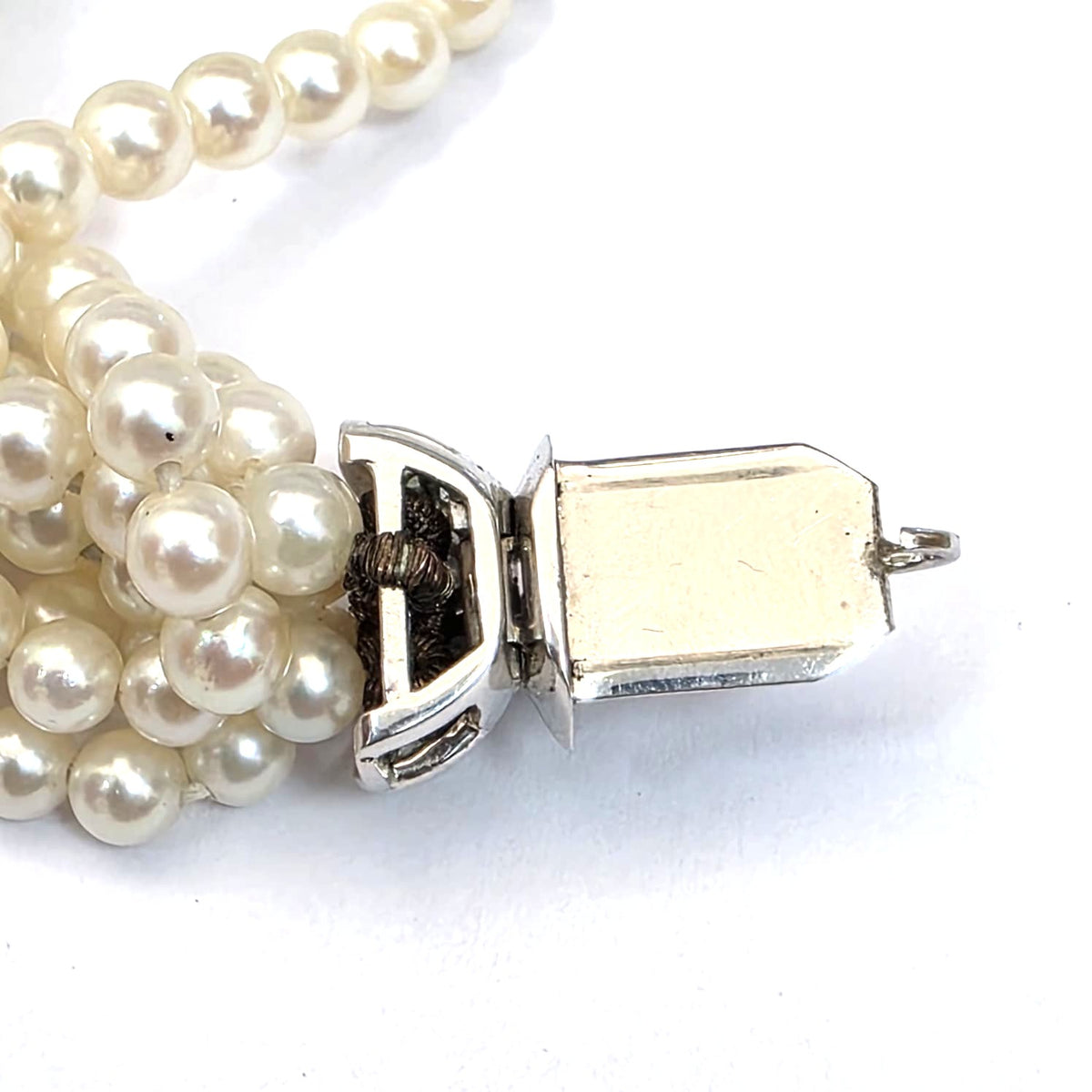 Bracelet en or blanc, perles et diamants