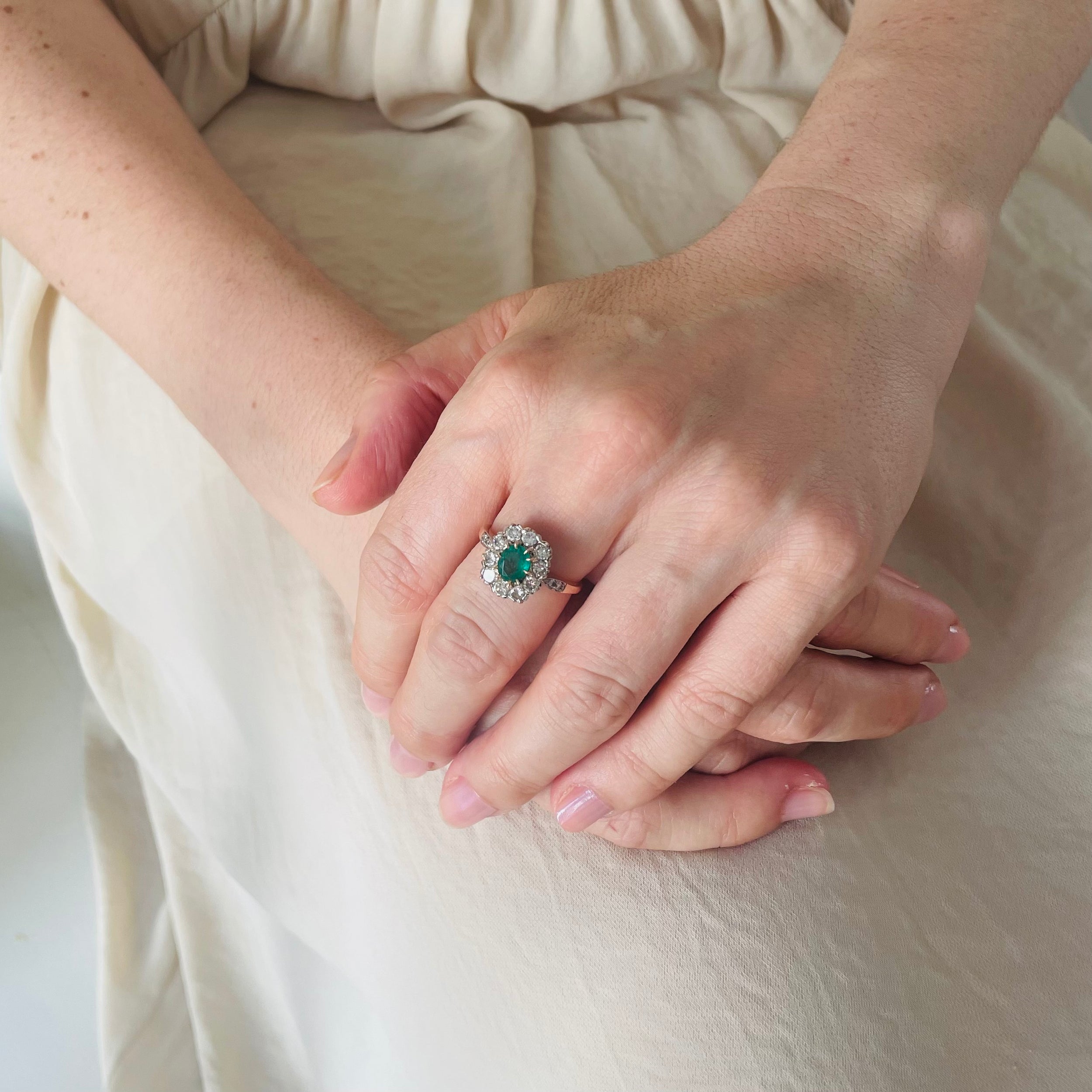 Bague Marguerite en or rose, émeraude et diamants