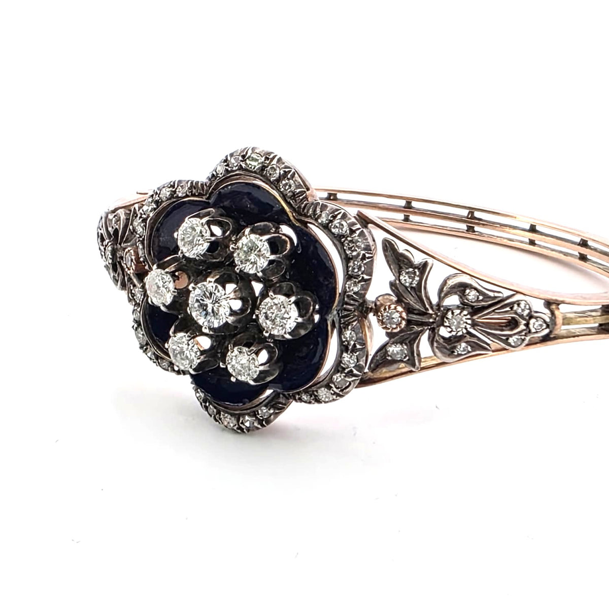 Bague en or jaune, argent, émail et diamants