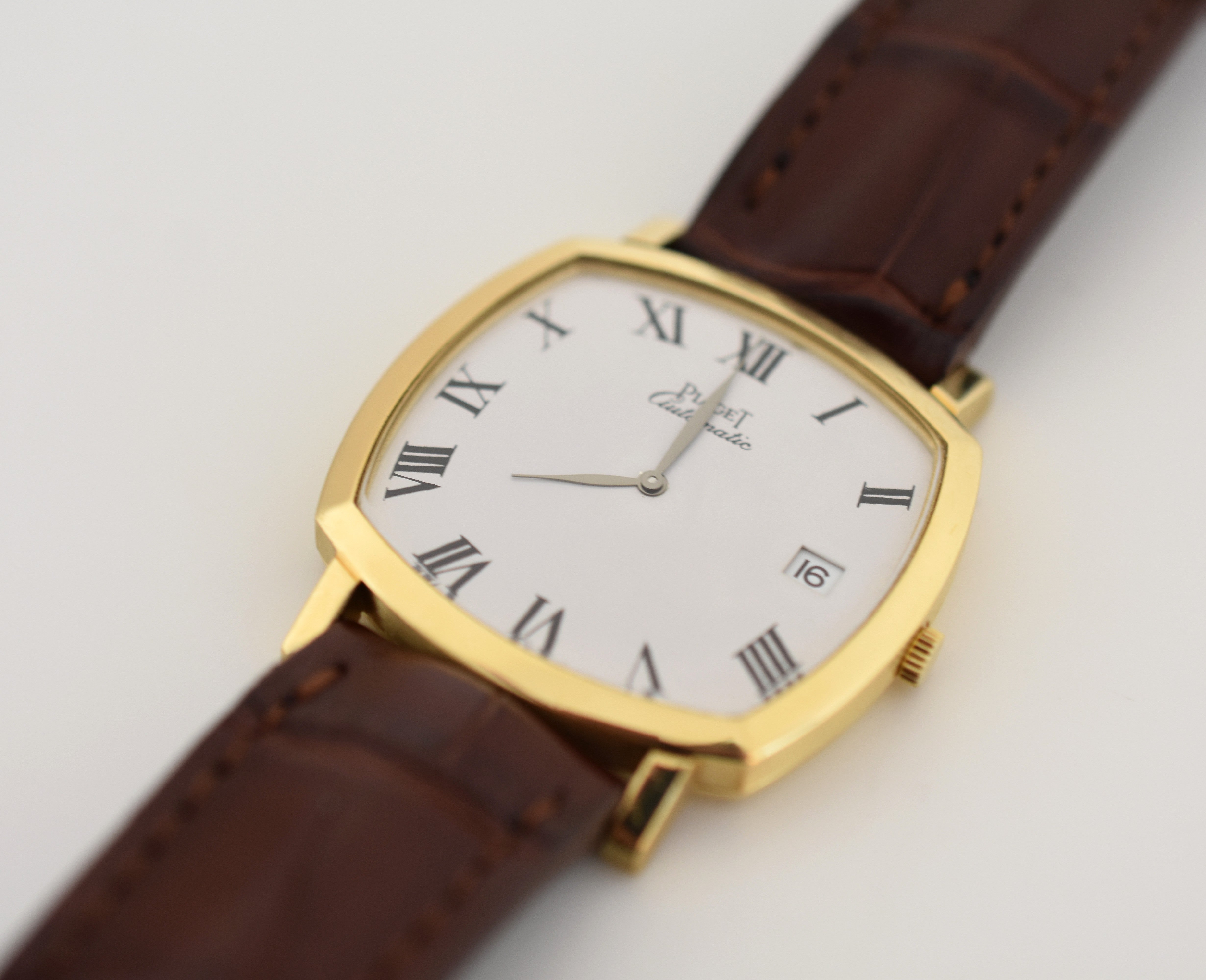 Montre PIAGET Coussin automatique en or jaune