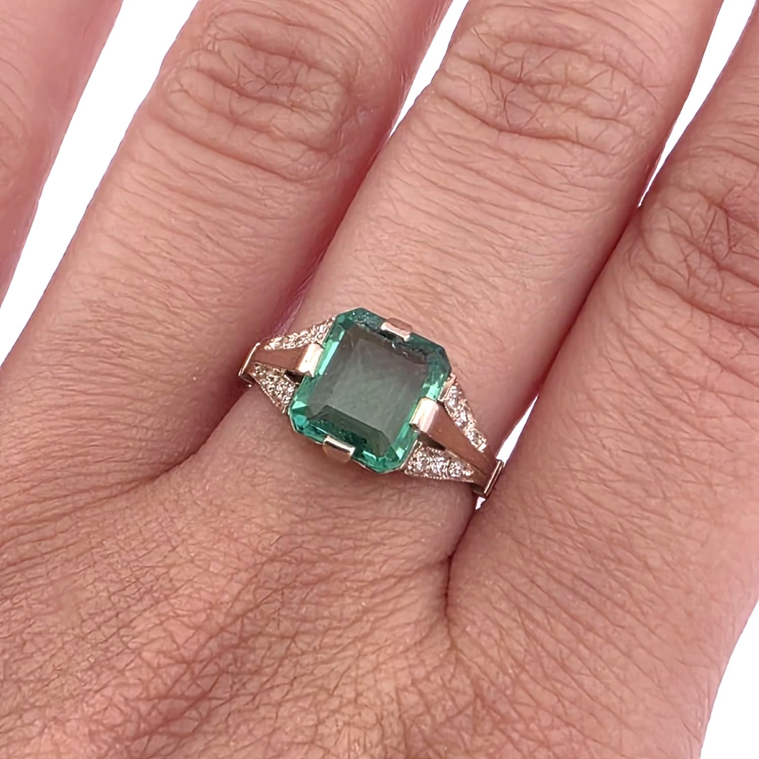 Bague Solitaire en or blanc, émeraude et diamants