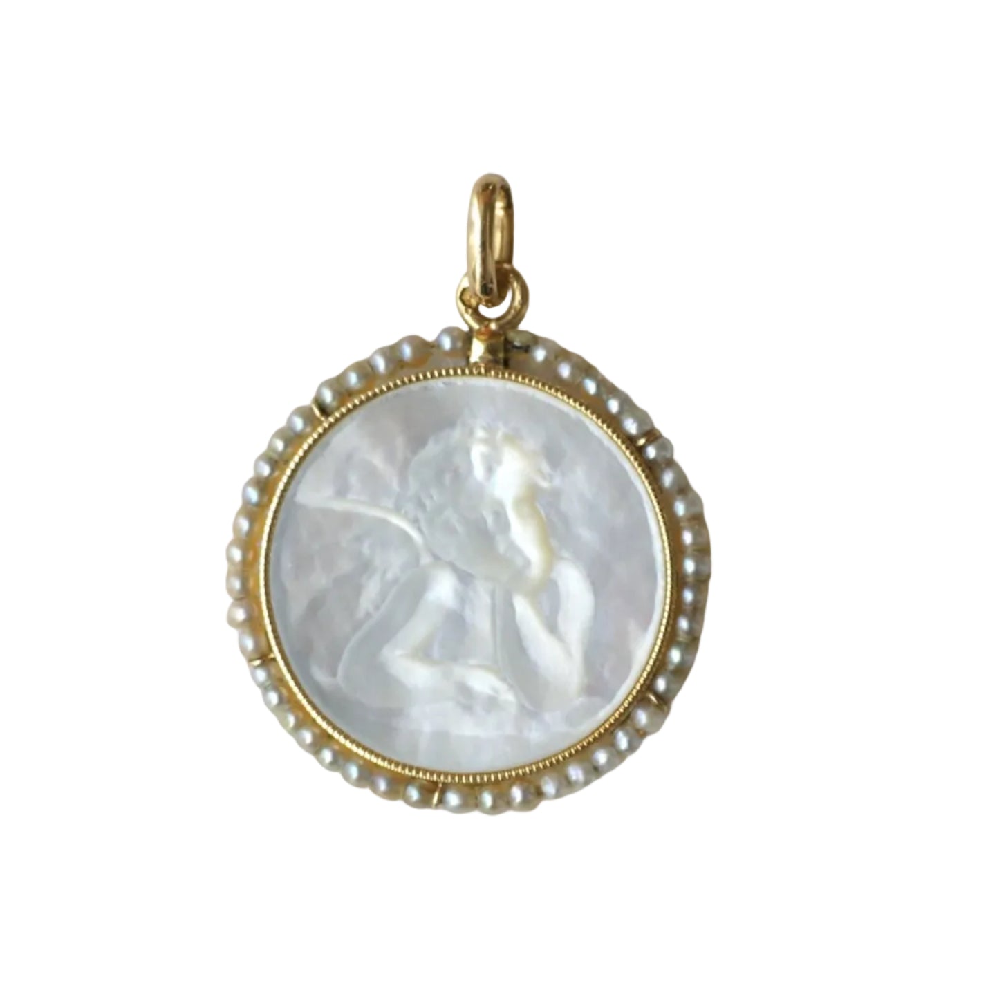 Médaille en or jaune, nacre et perles
