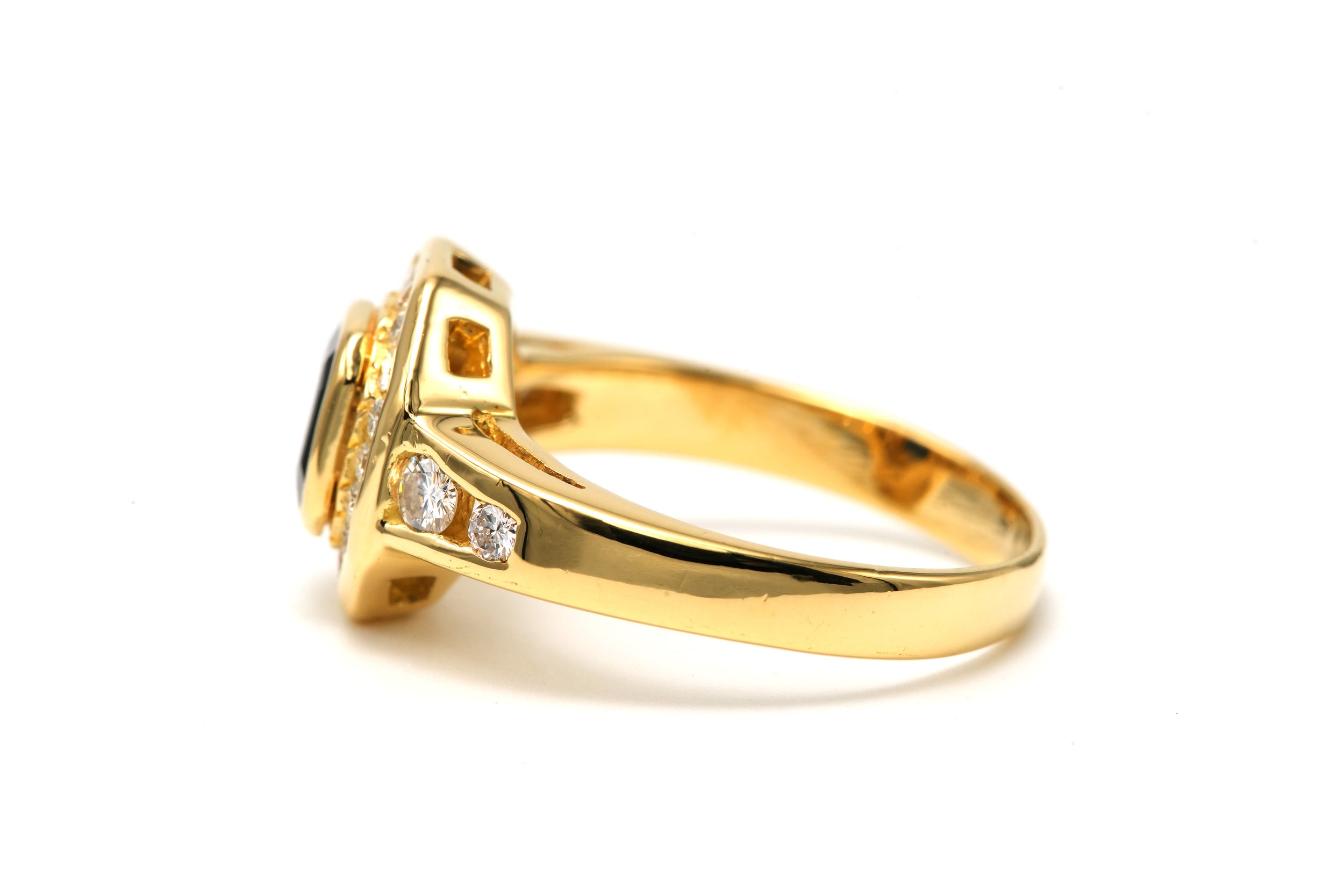 Bague Entourage en or jaune, saphir et diamants