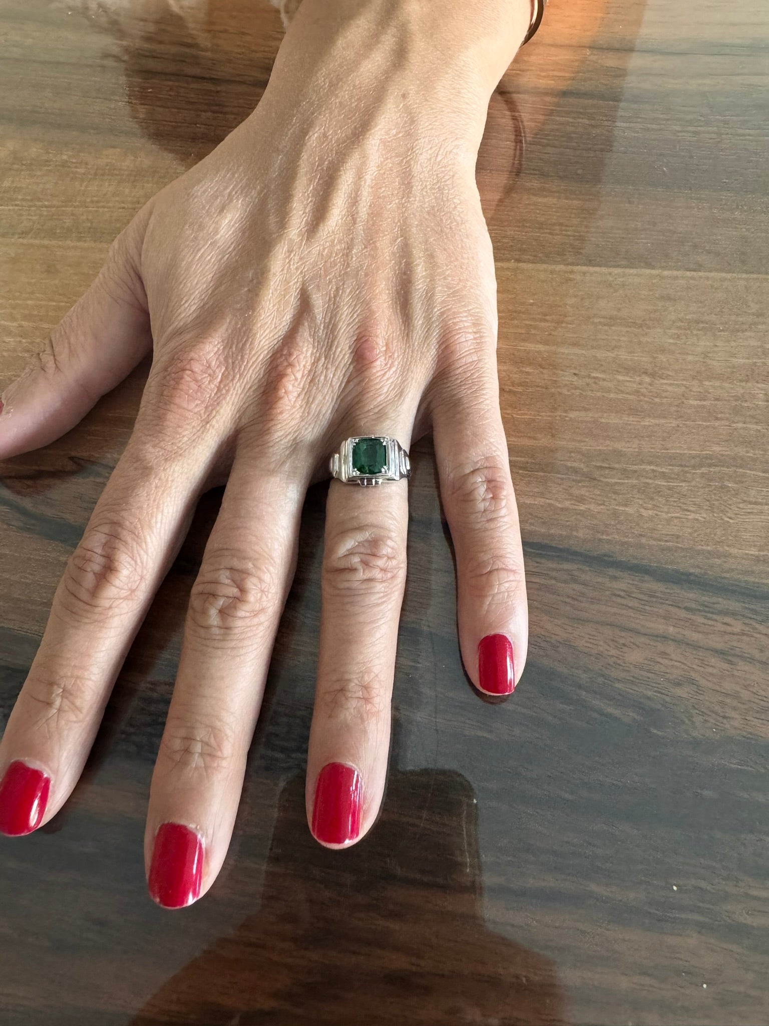 Bague Art Déco en or blanc et tourmaline verte