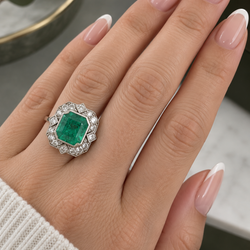Bague Cocktail en platine, émeraude et diamants