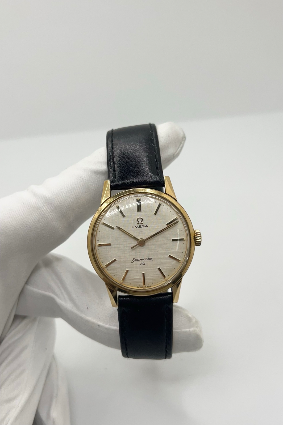 Montre OMEGA Seamaster 300 en acier et cuir